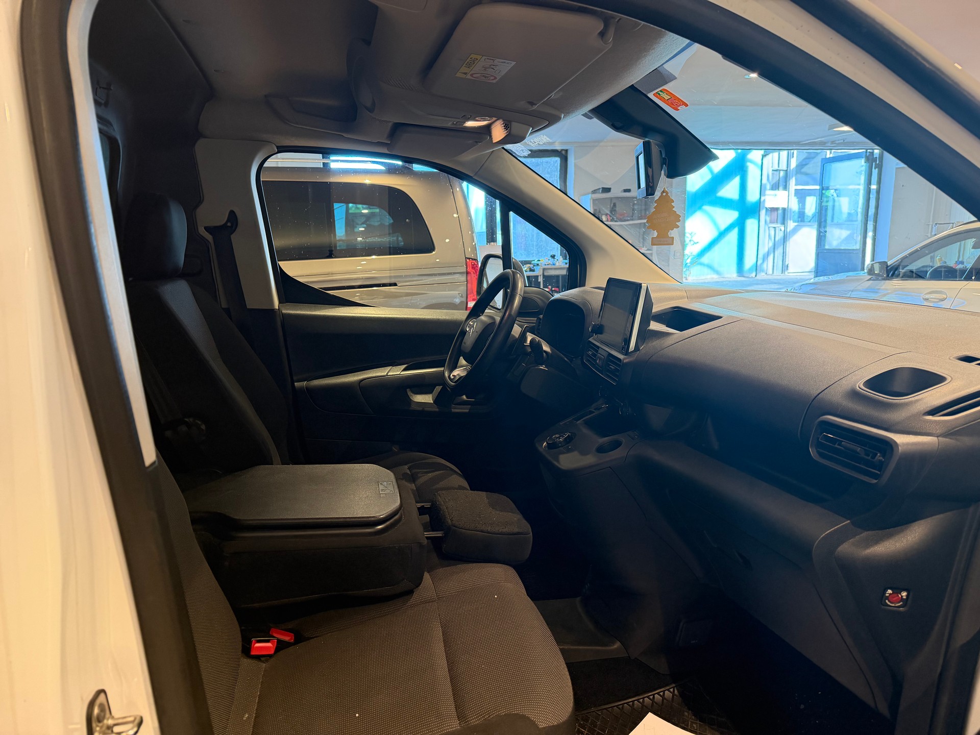 CITROEN Berlingo 1000 Standard 1.5 BlueHDi 130 Driver S/S-image-6