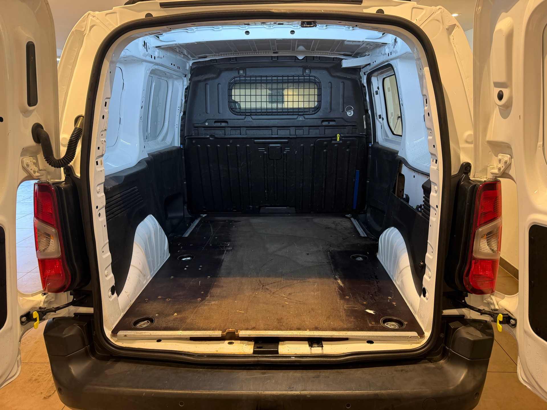 CITROEN Berlingo 1000 Standard 1.5 BlueHDi 130 Driver S/S-image-5