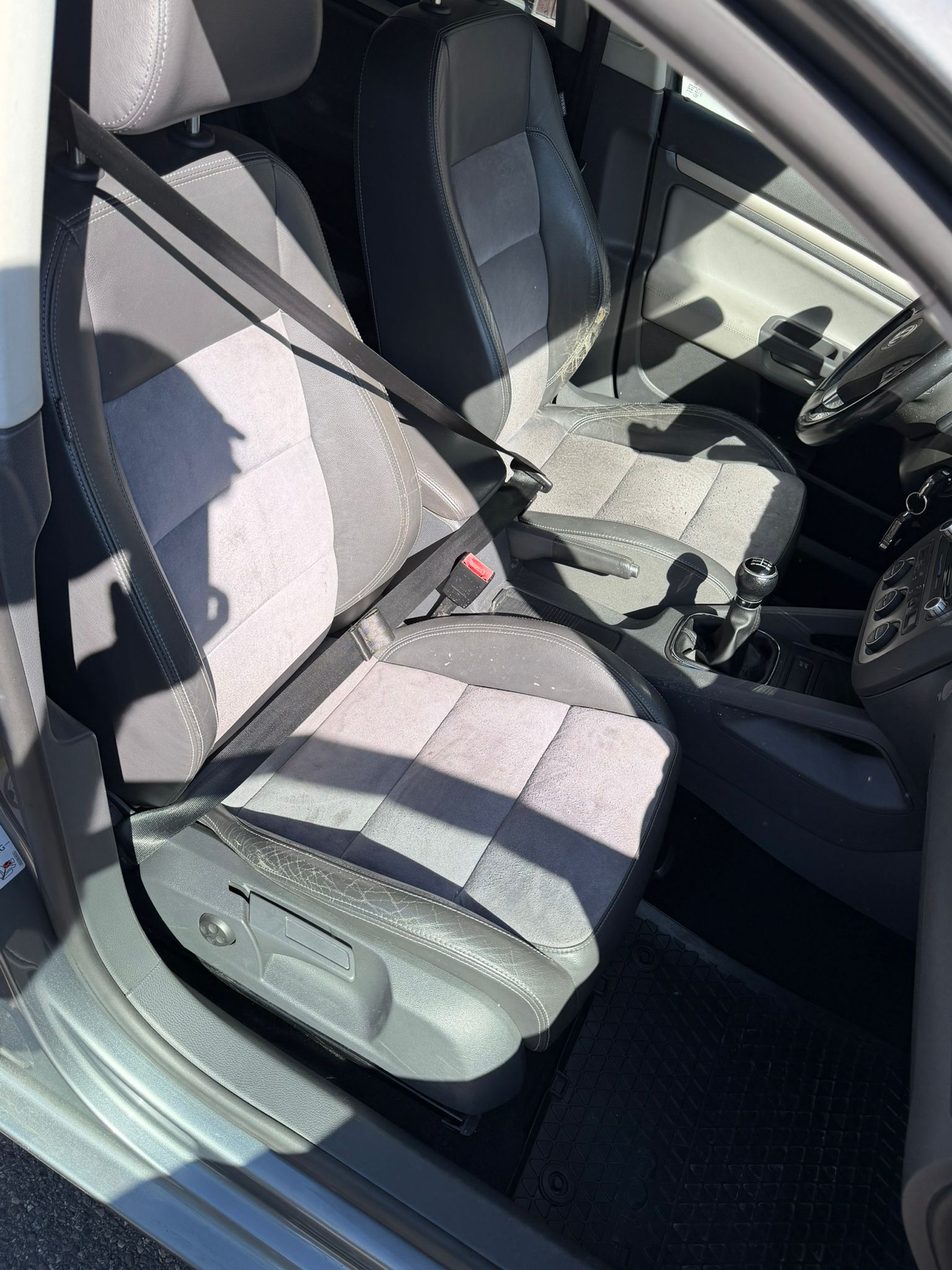 VW Golf 2.0 TDI Sportline 4Motion-image-9
