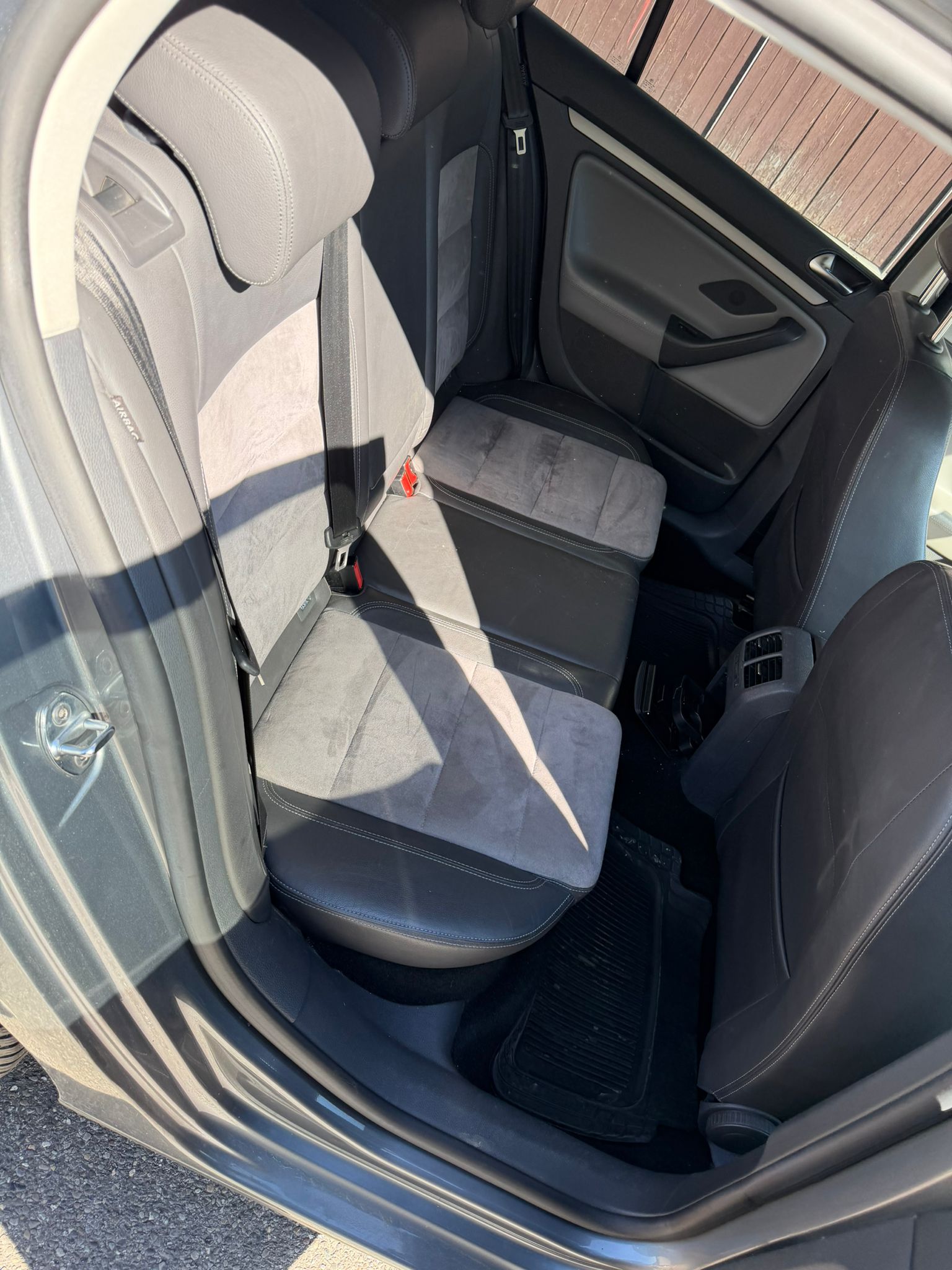 VW Golf 2.0 TDI Sportline 4Motion-image-8