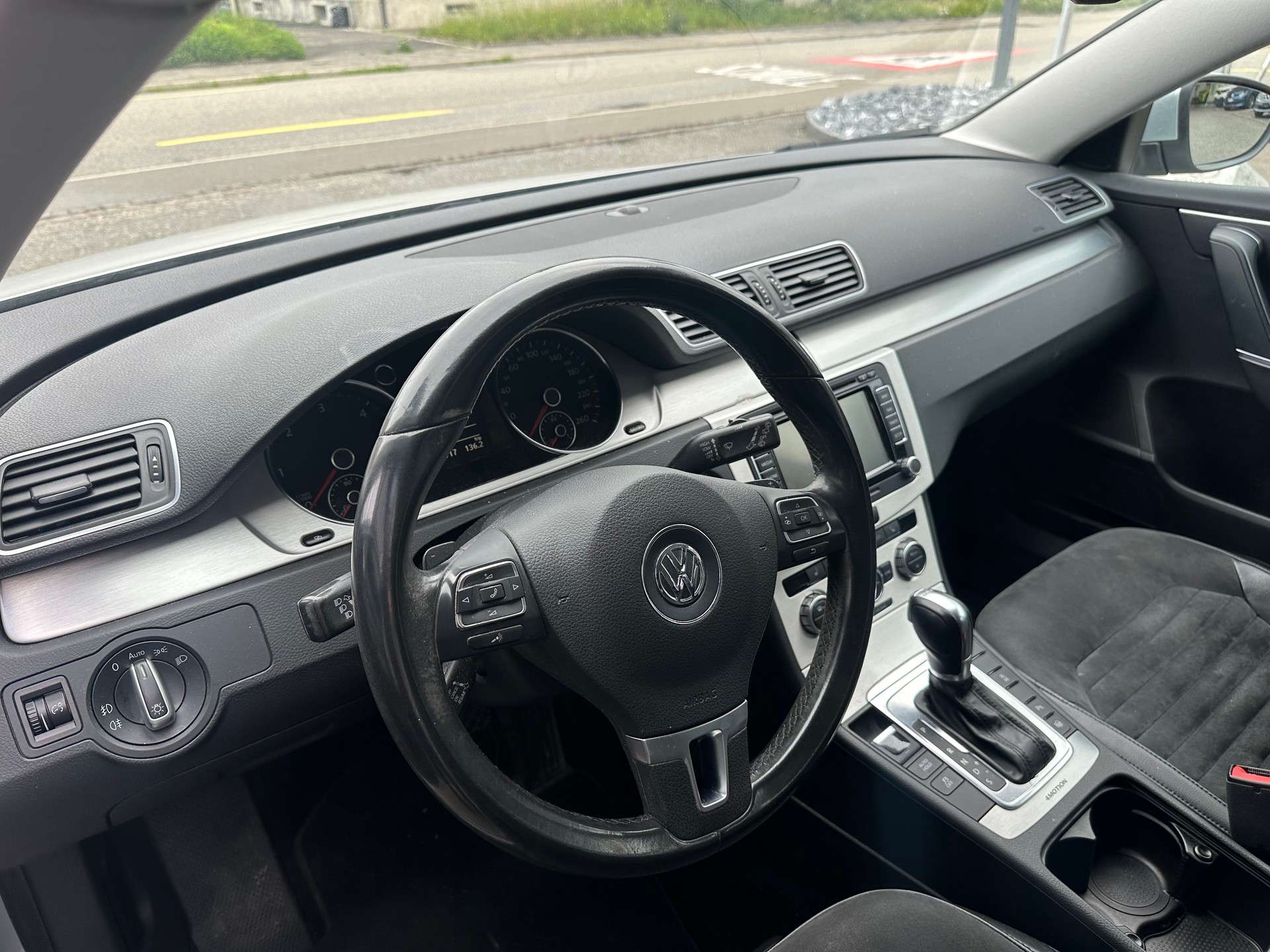 VW Passat Variant 2.0 TDI BMT Highline 4MDSG-image-8