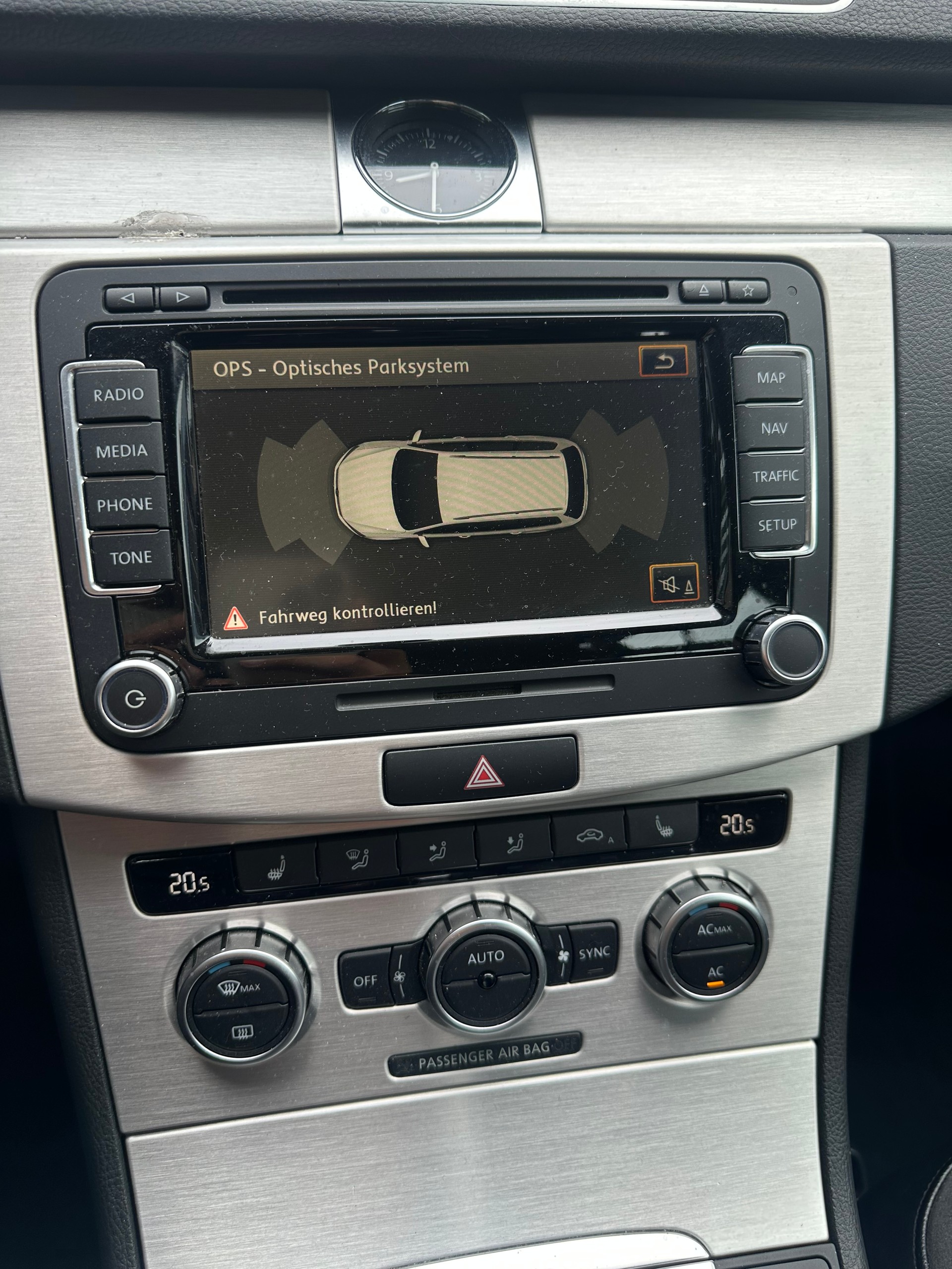 VW Passat Variant 2.0 TDI BMT Highline 4MDSG-image-9