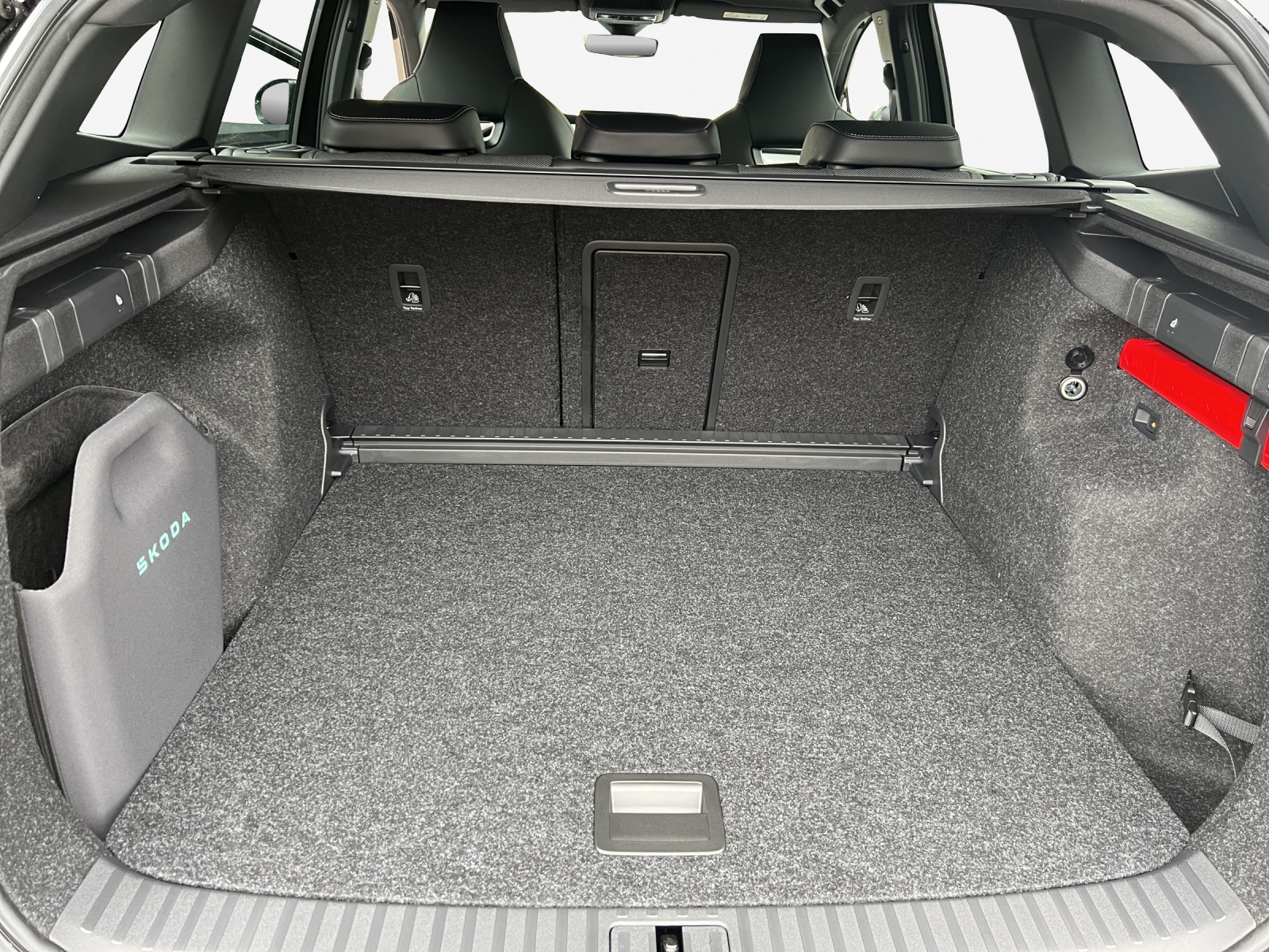 SKODA Enyaq 4x4 RS-image-10