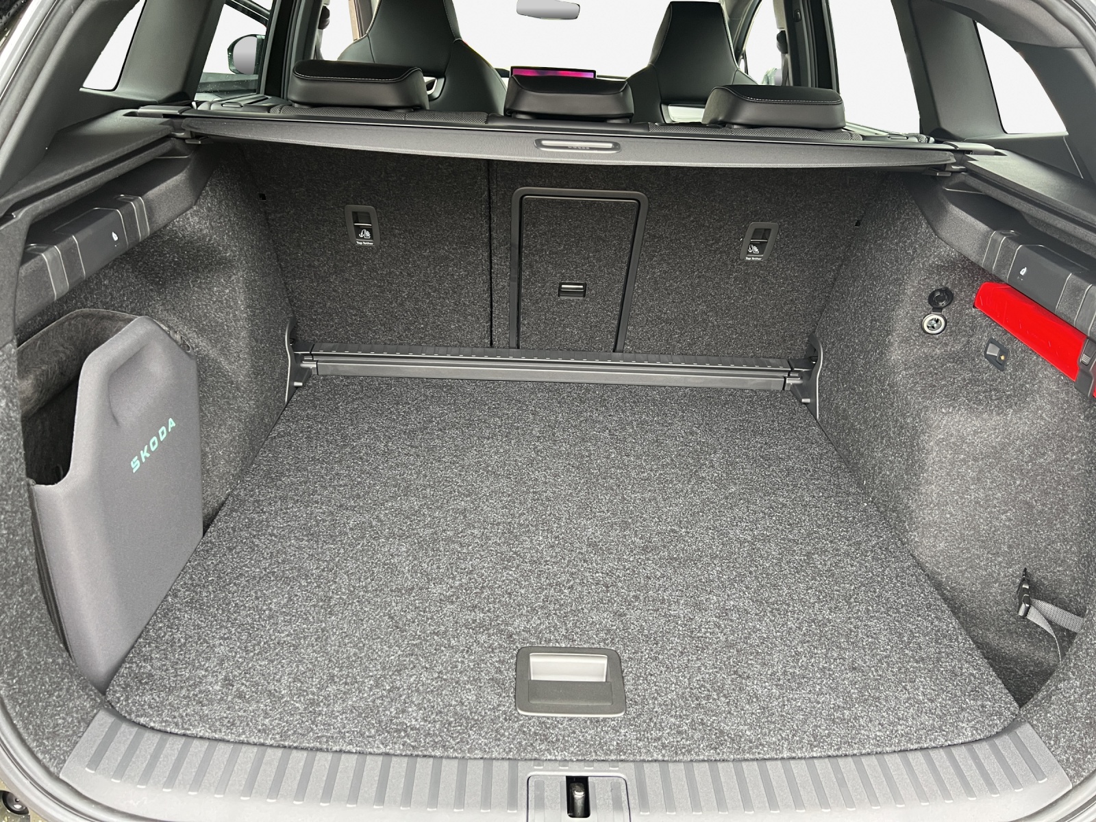 SKODA Enyaq 4x4 RS-image-9