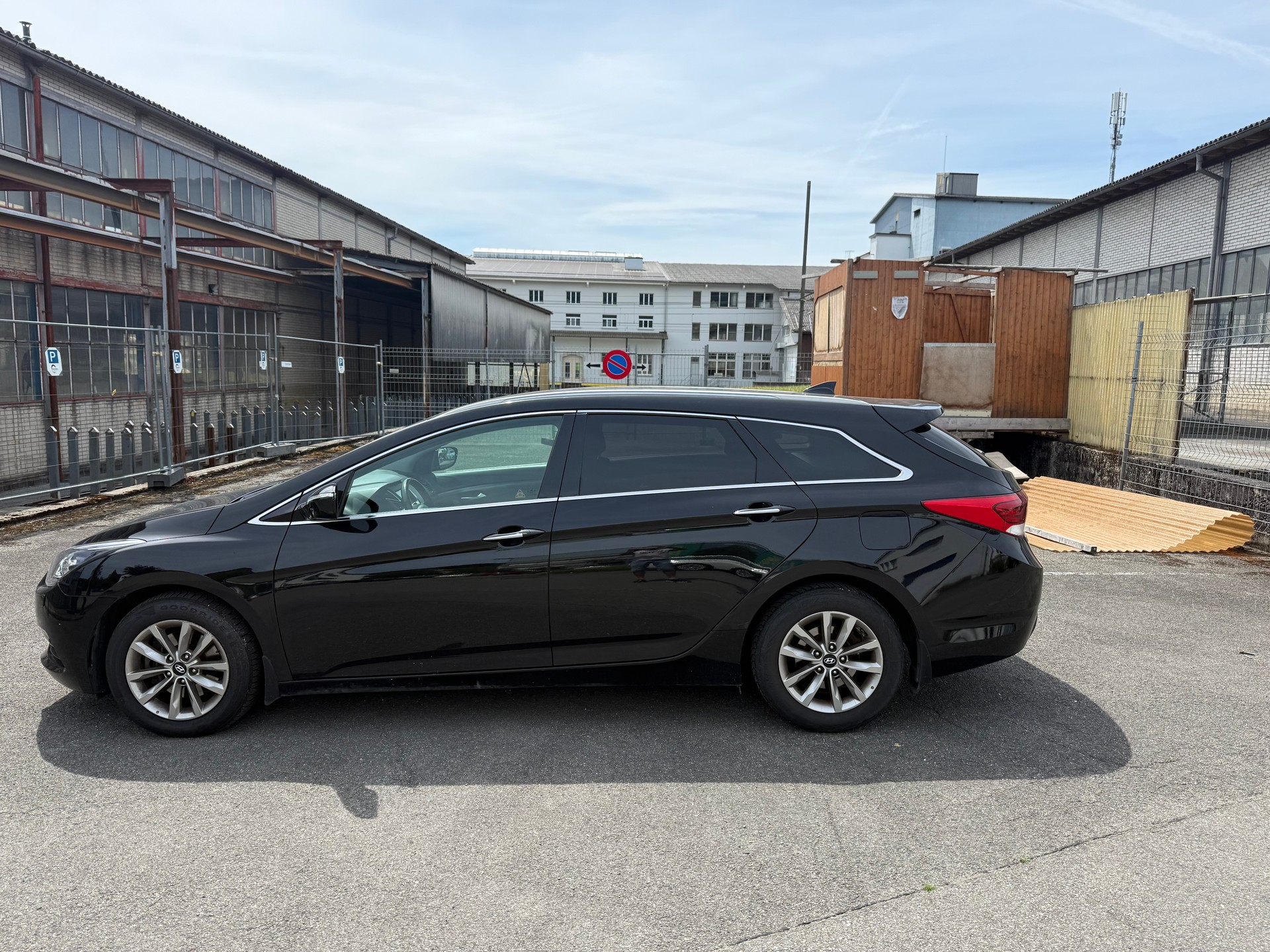 HYUNDAI i40 Wagon 1.7 CRDI Amplia Automatic-image-5