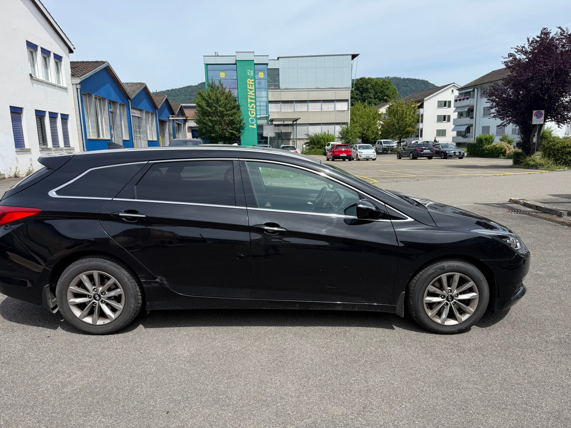 HYUNDAI i40 Wagon 1.7 CRDI Amplia Automatic-image-2