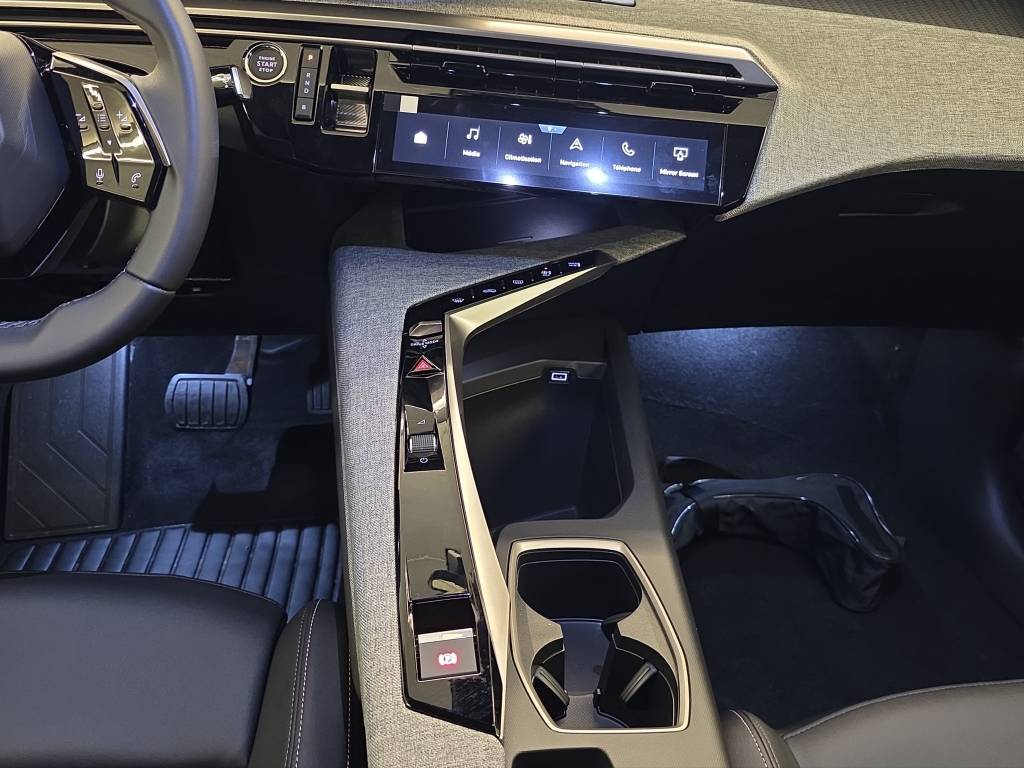 PEUGEOT 5008 195 Plug-in Hybrid e-DCS7 Allure-image-6