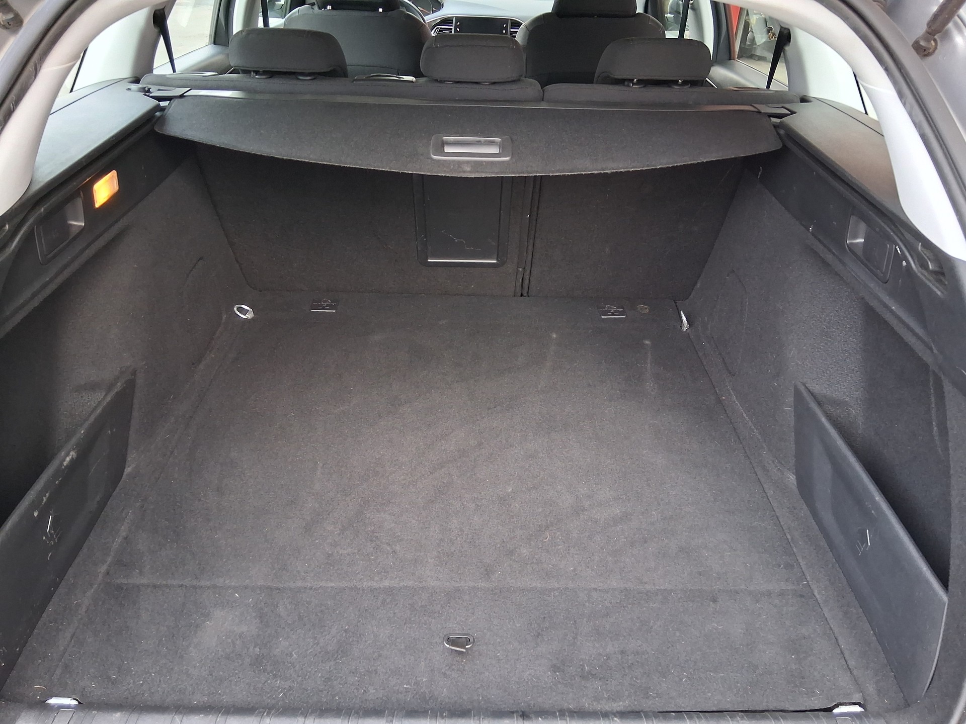 PEUGEOT 308 SW 1.5 BlueHDI Business Line EAT8-image-12