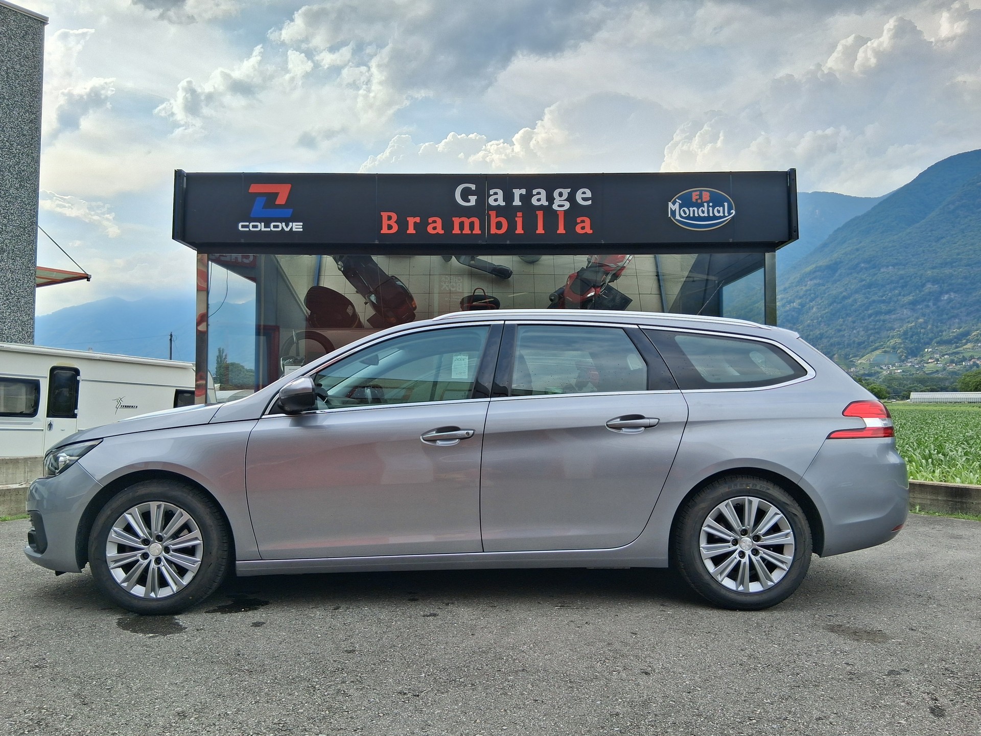 PEUGEOT 308 SW 1.5 BlueHDI Business Line EAT8-image-0