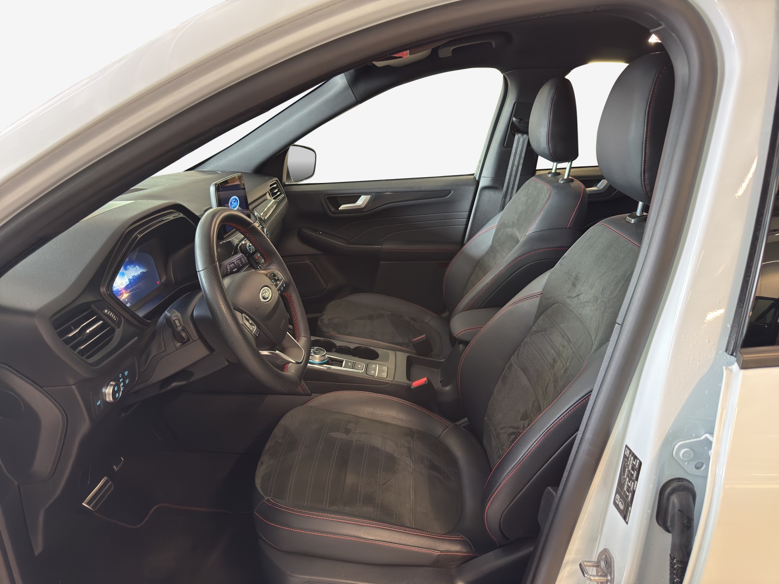 FORD Kuga 2.5 FHEV ST-Line X 4WD-image-7