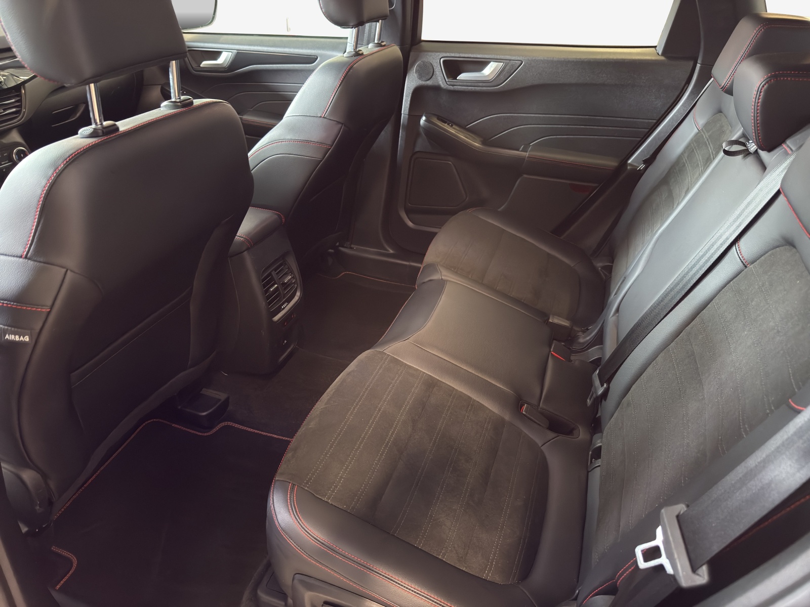FORD Kuga 2.5 FHEV ST-Line X 4WD-image-11