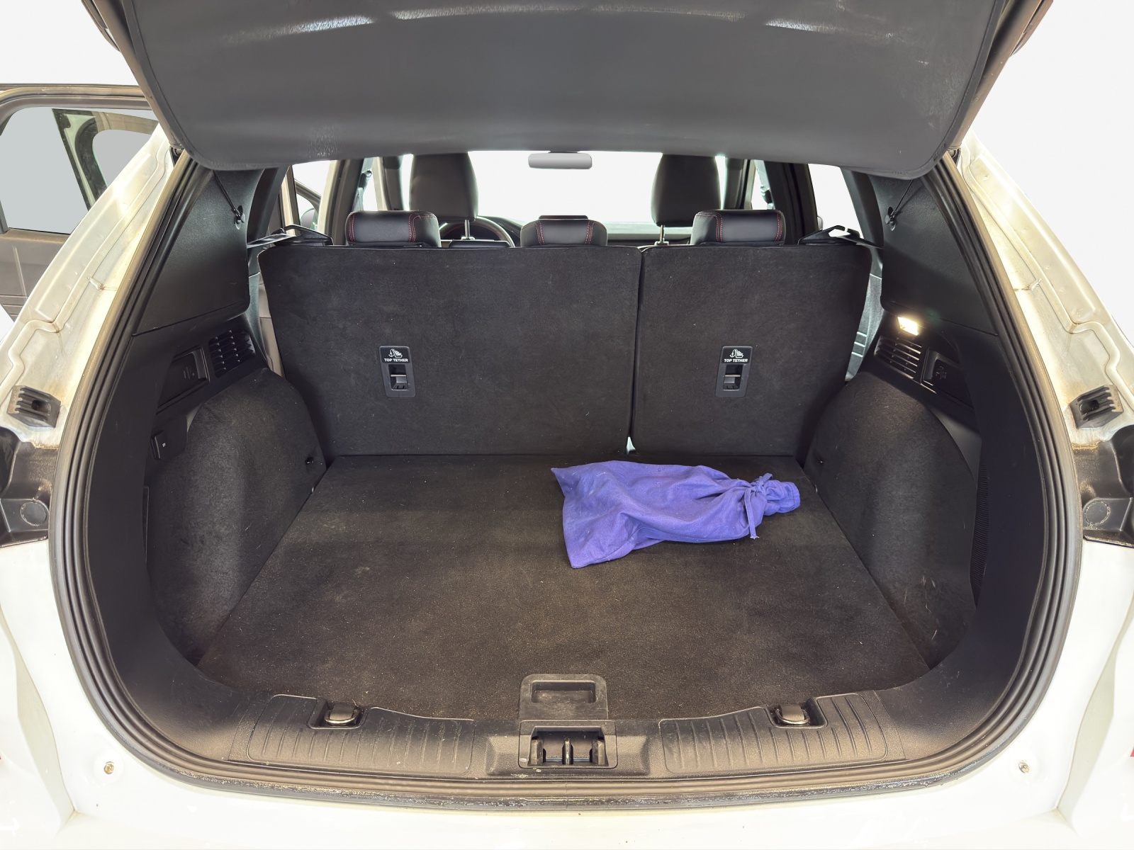 FORD Kuga 2.5 FHEV ST-Line X 4WD-image-12