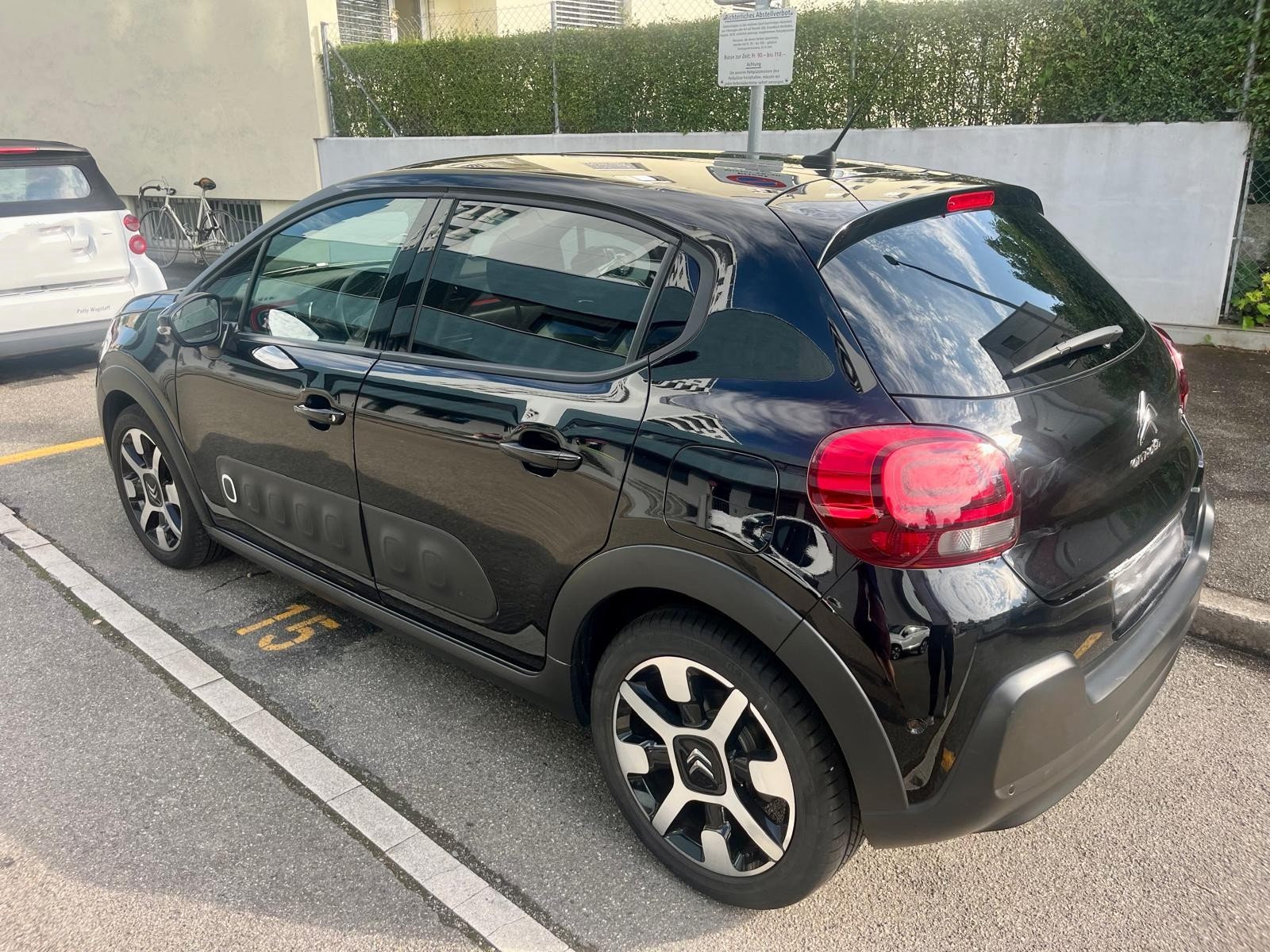 CITROEN 1.2 PureTech Shine-image-1