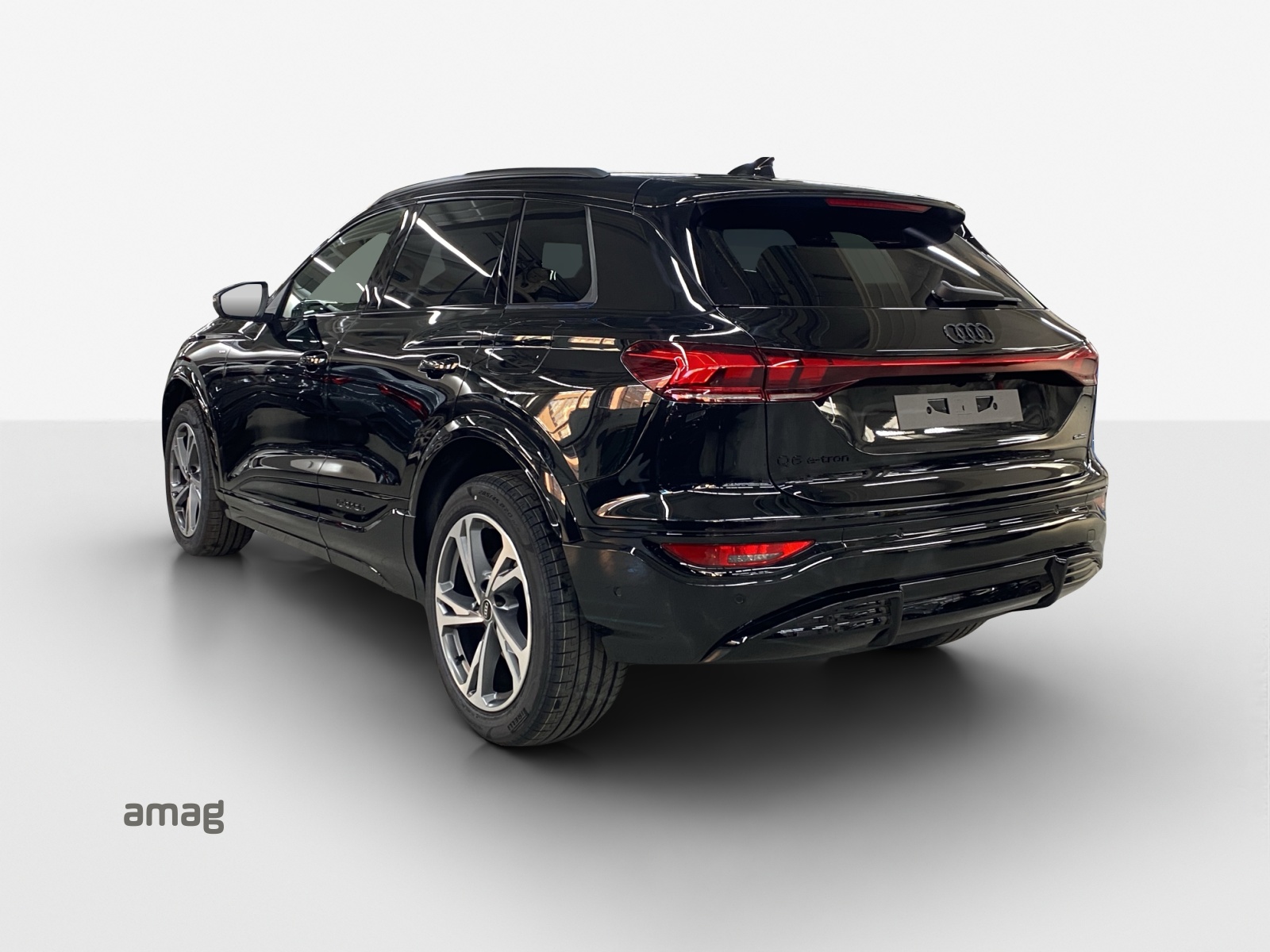AUDI Q6 e-tron quattro-image-2