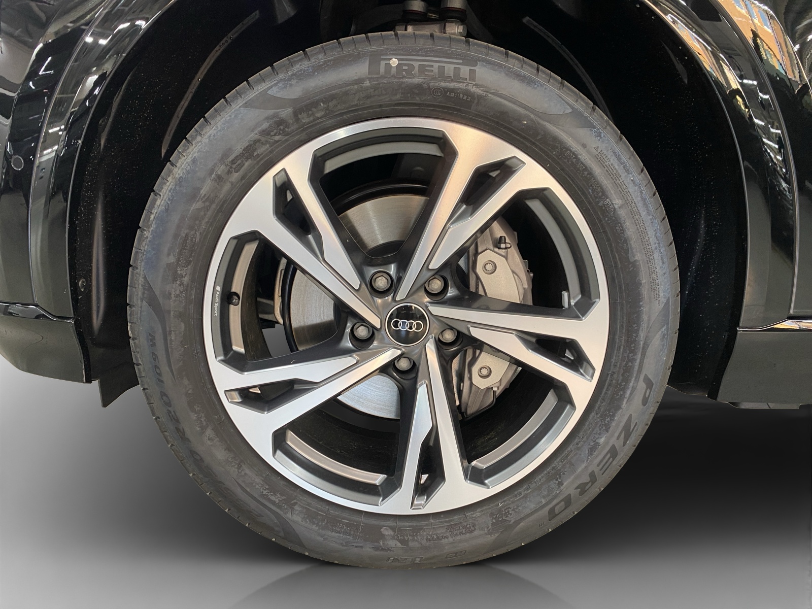 AUDI Q6 e-tron quattro-image-15