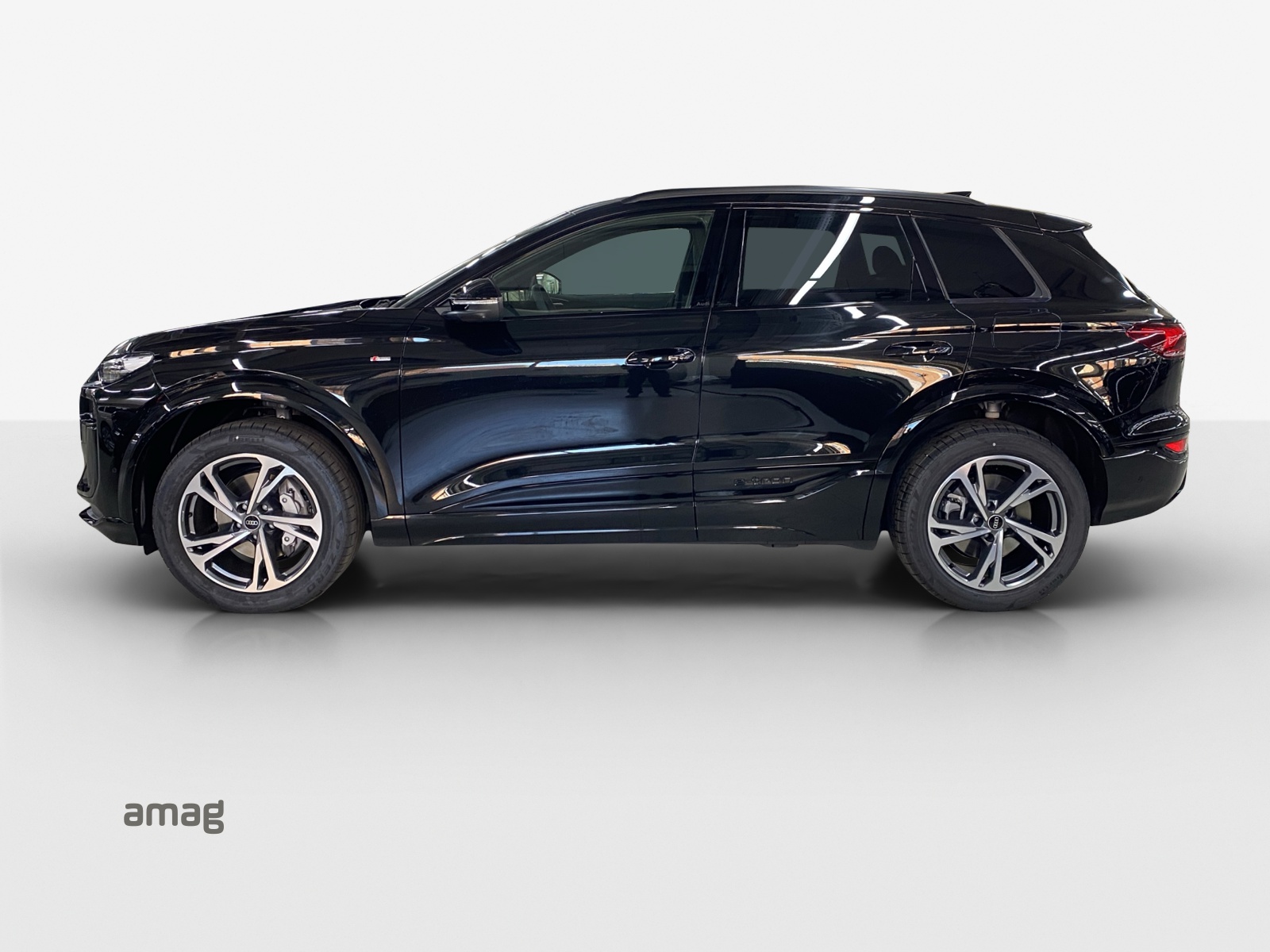 AUDI Q6 e-tron quattro-image-1