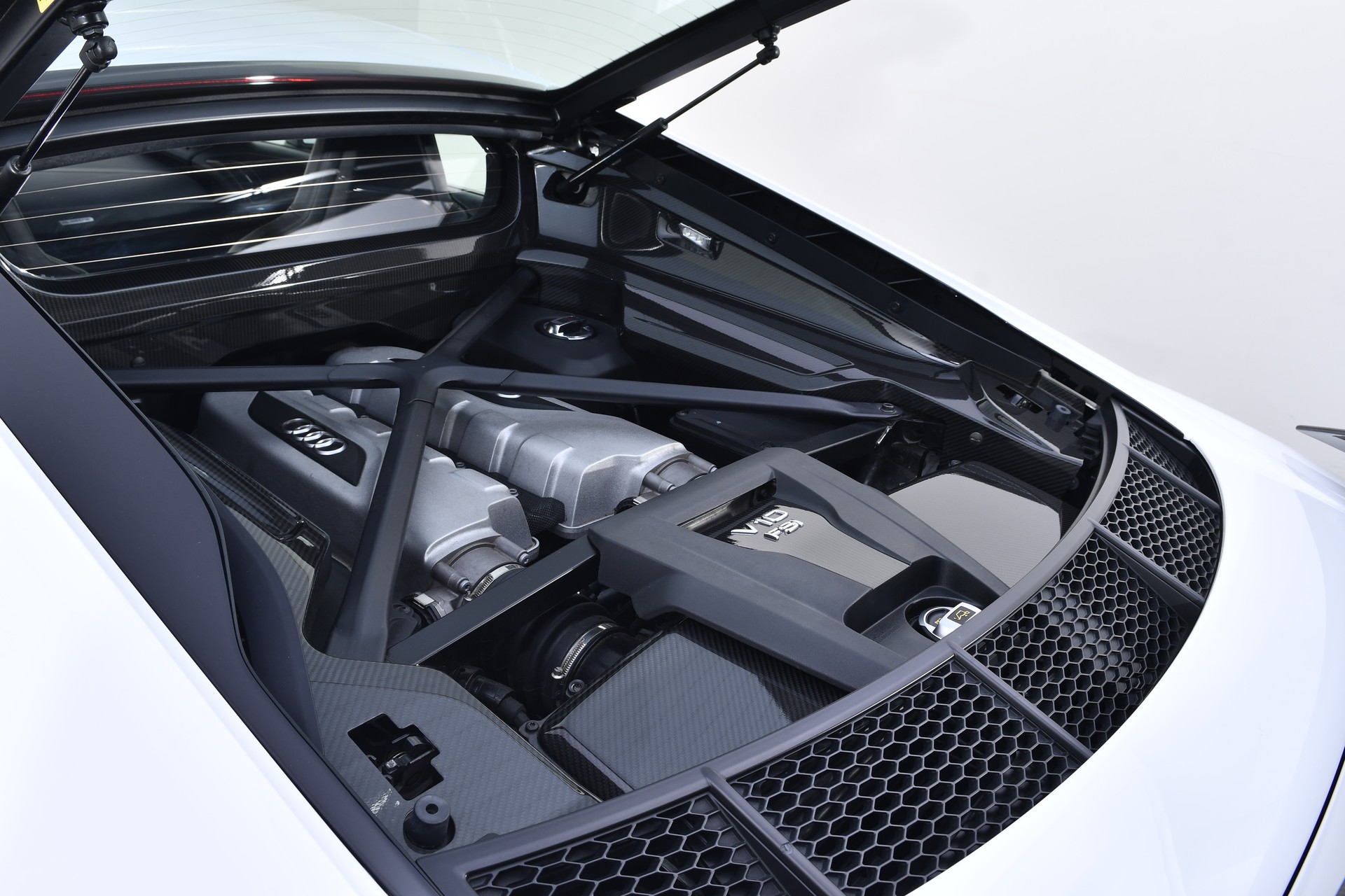 AUDI R8 Coupé 5.2 plus S-Tronic-image-25