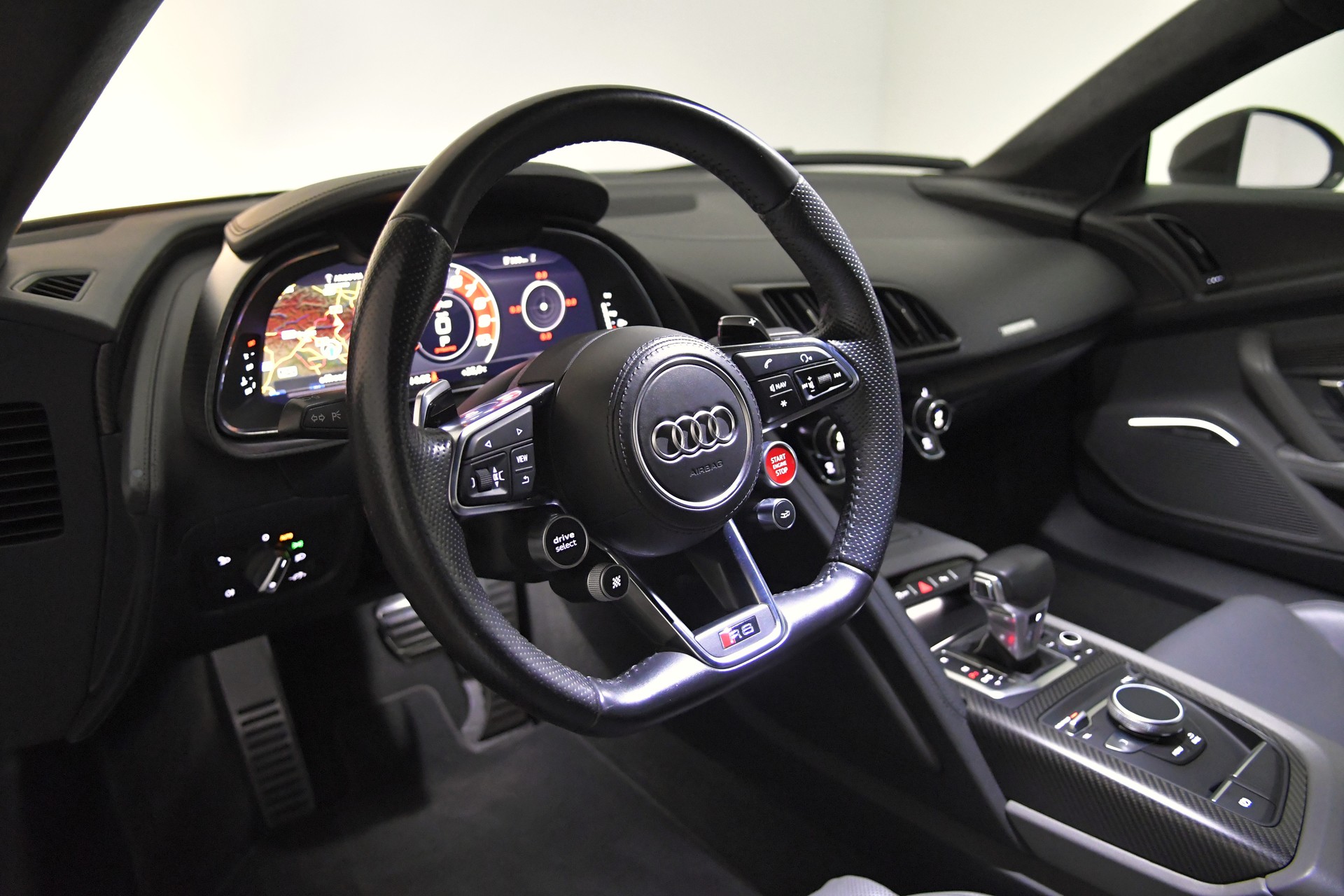 AUDI R8 Coupé 5.2 plus S-Tronic-image-14