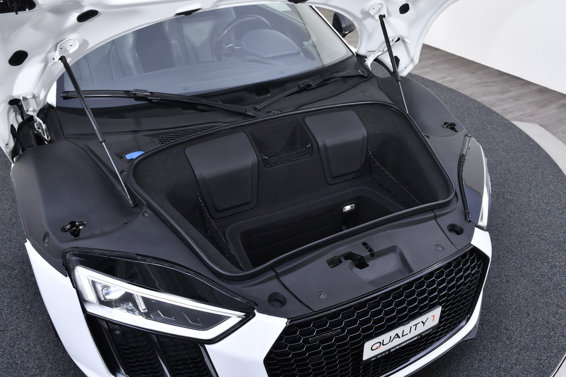 AUDI R8 Coupé 5.2 plus S-Tronic-image-24