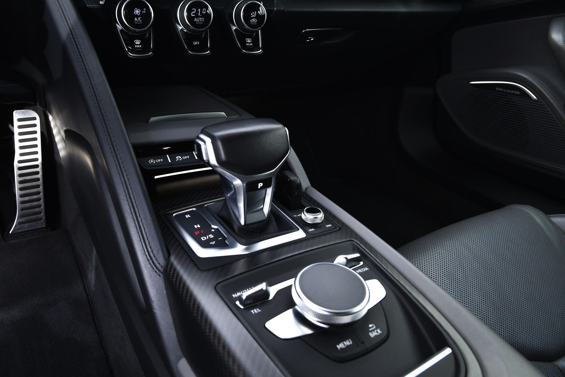 AUDI R8 Coupé 5.2 plus S-Tronic-image-15