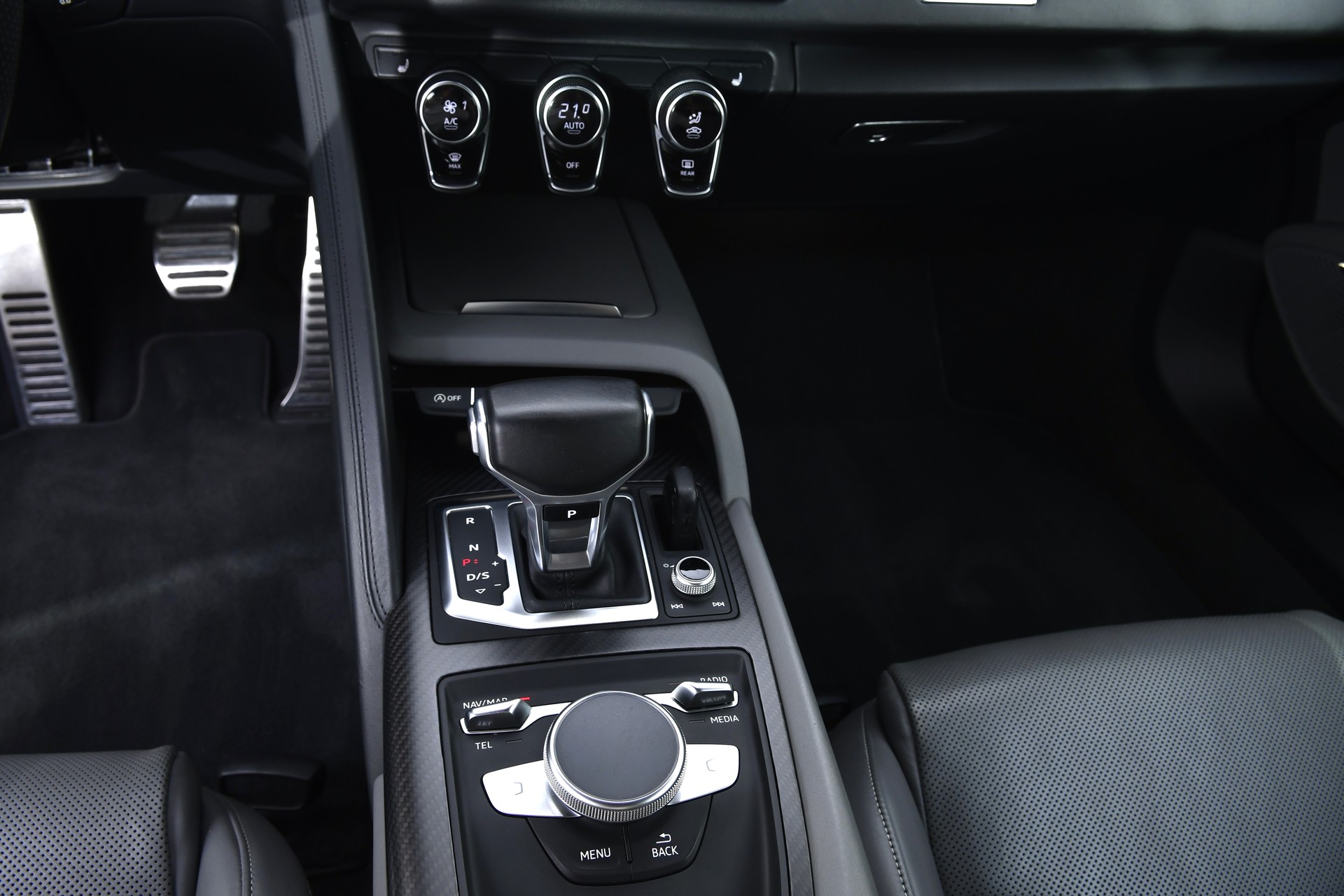 AUDI R8 Coupé 5.2 plus S-Tronic-image-16