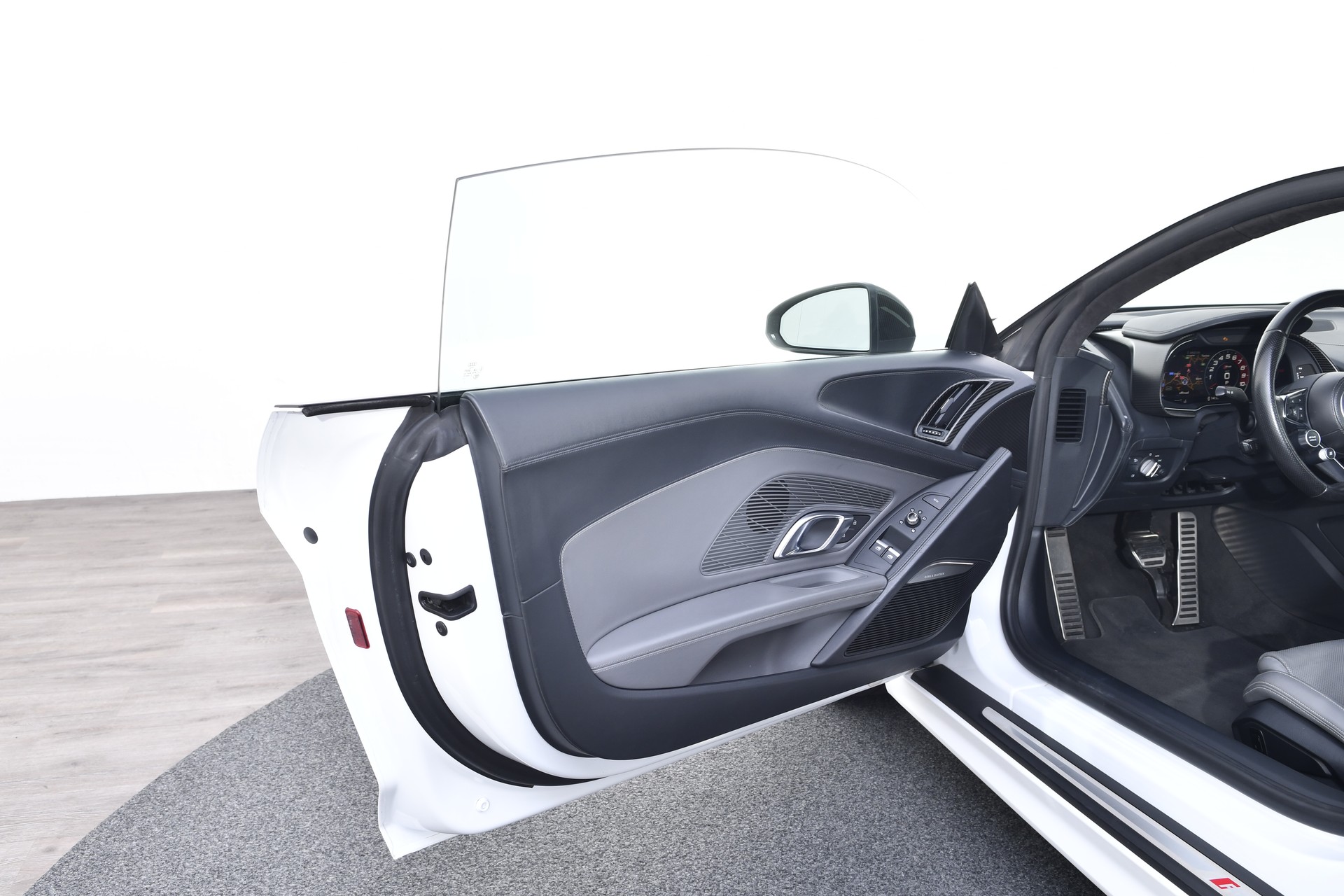 AUDI R8 Coupé 5.2 plus S-Tronic-image-8