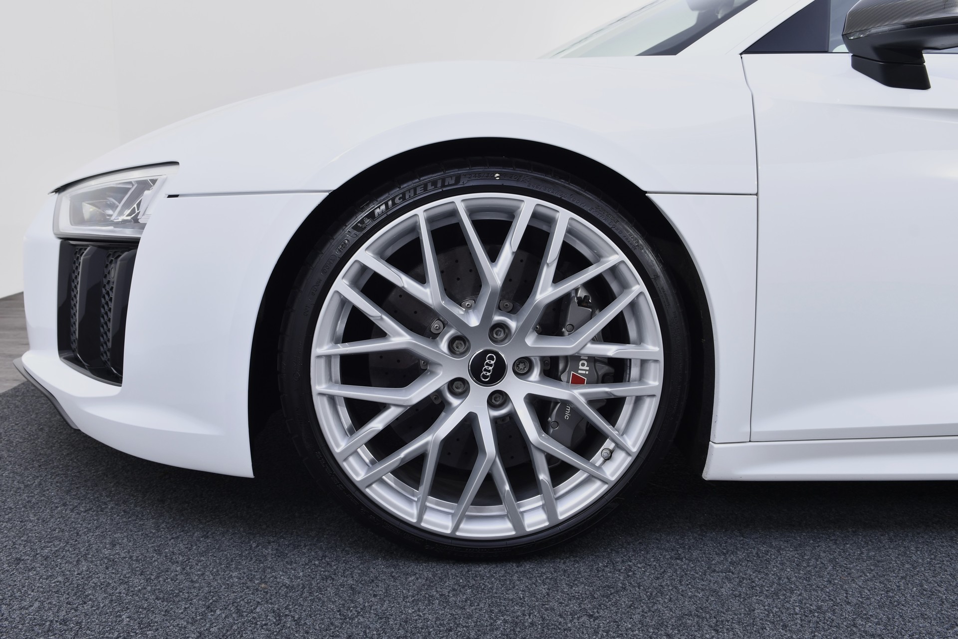 AUDI R8 Coupé 5.2 plus S-Tronic-image-22