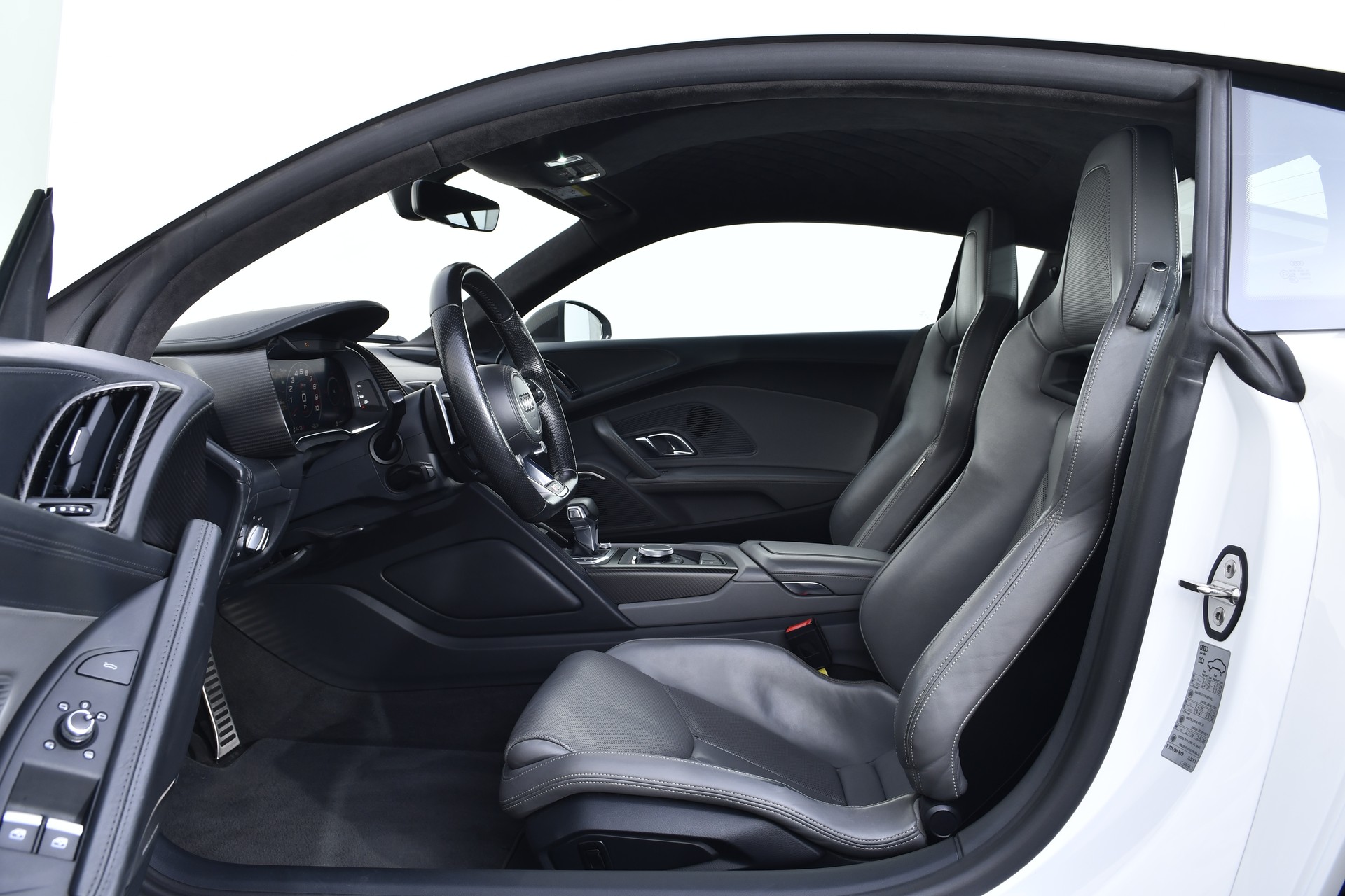AUDI R8 Coupé 5.2 plus S-Tronic-image-9