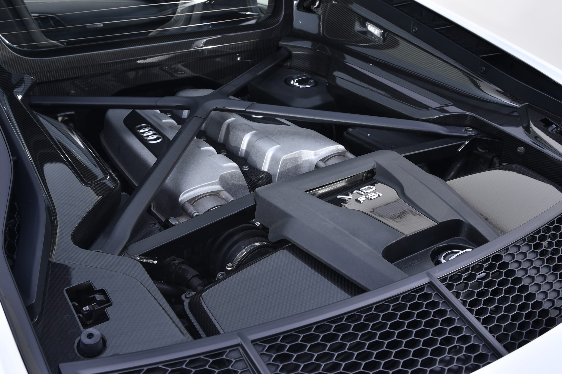 AUDI R8 Coupé 5.2 plus S-Tronic-image-26