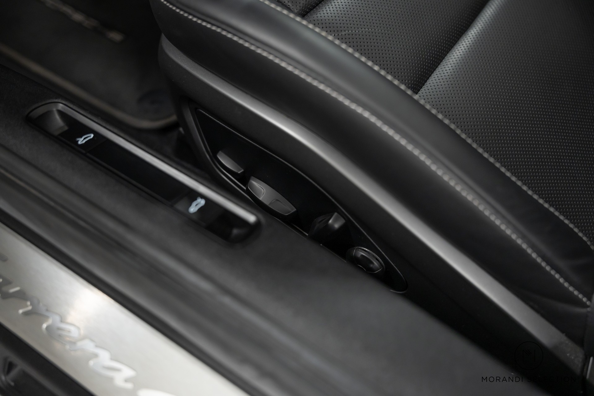 PORSCHE 911 Cabriolet 3.0 Carrera 4 PDK-image-21