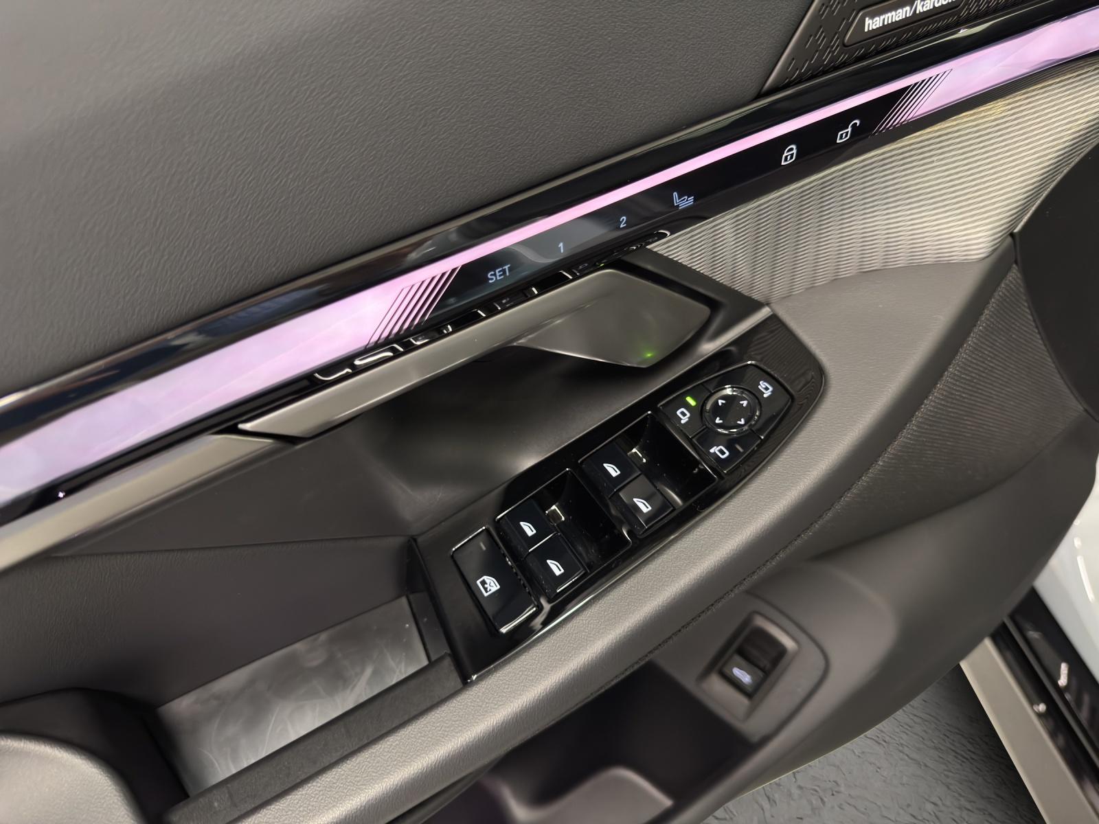 BMW 520d xDrive Touring-image-12