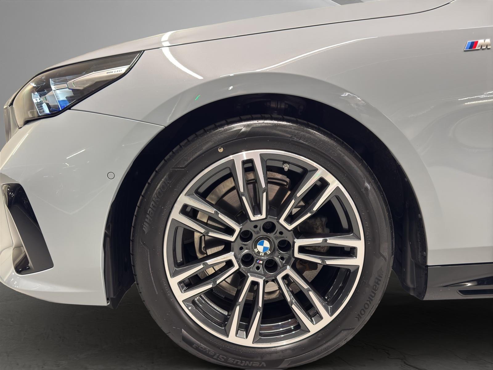BMW 520d xDrive Touring-image-8