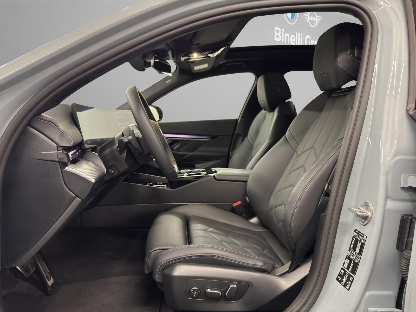 BMW 520d xDrive Touring-image-10