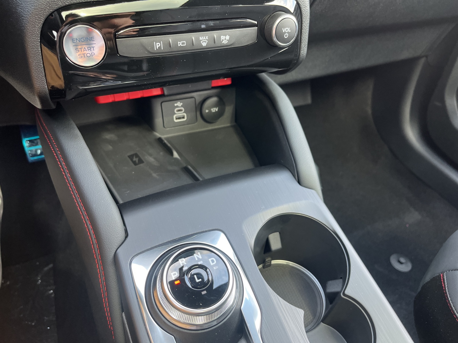 FORD Kuga 2.5 FHEV ST-Line X 4WD-image-18