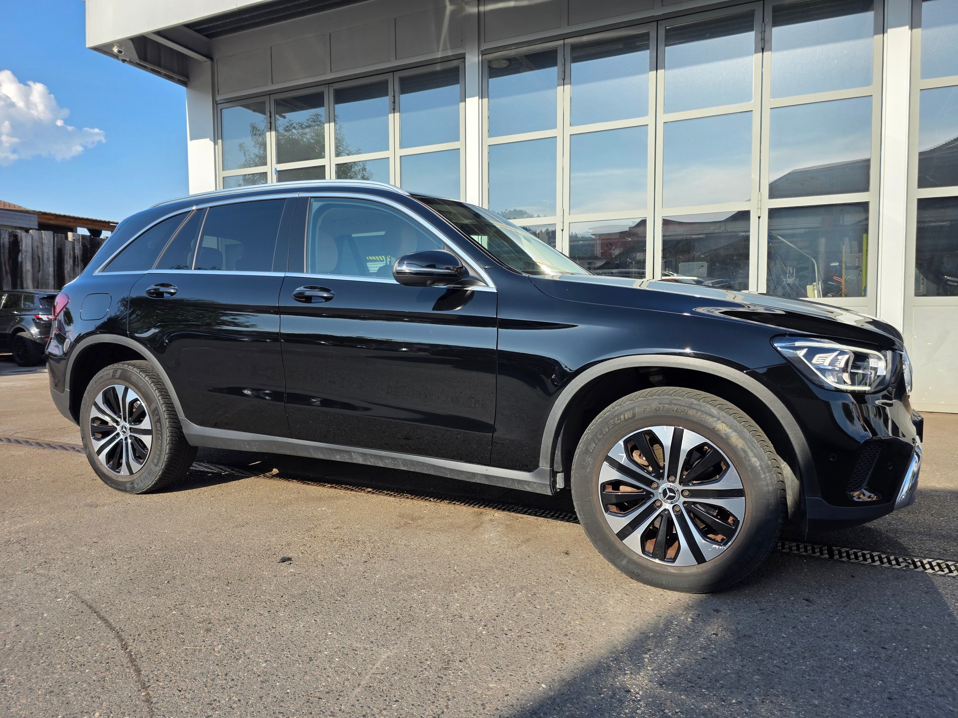 MERCEDES-BENZ GLC 220 d 4Matic 9G-Tronic-image-4