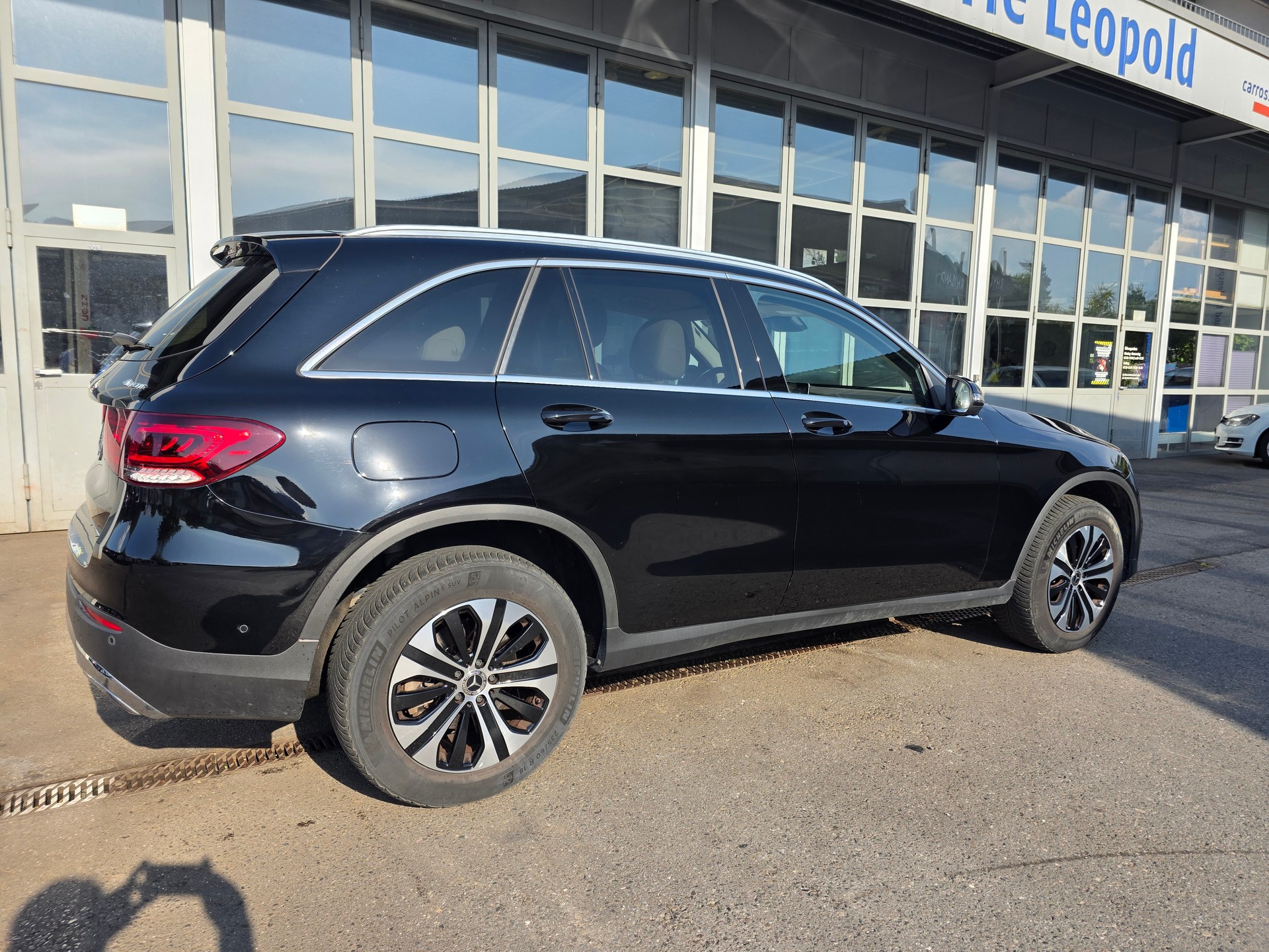 MERCEDES-BENZ GLC 220 d 4Matic 9G-Tronic-image-5