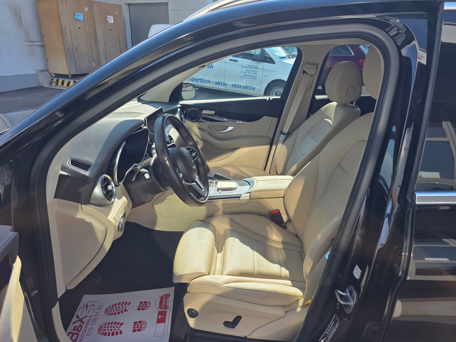 MERCEDES-BENZ GLC 220 d 4Matic 9G-Tronic-image-12