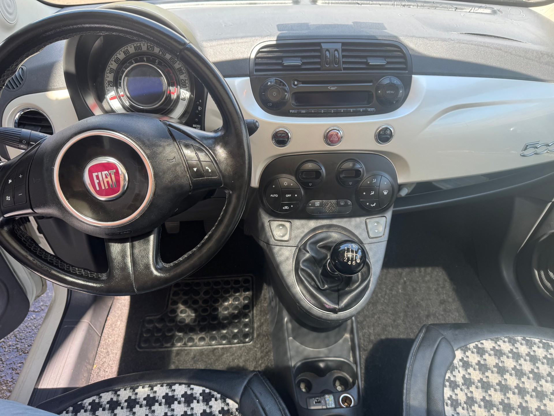 FIAT 500 1.4 16V Lounge-image-6