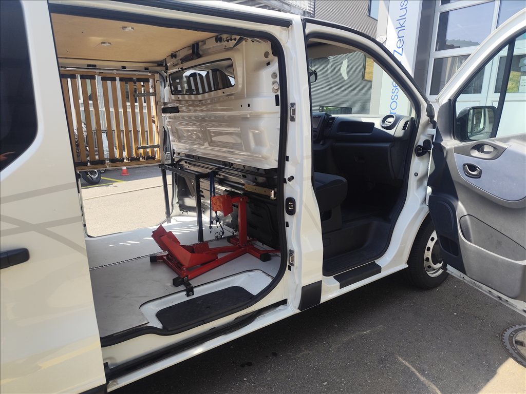 OPEL VIVARO-image-7