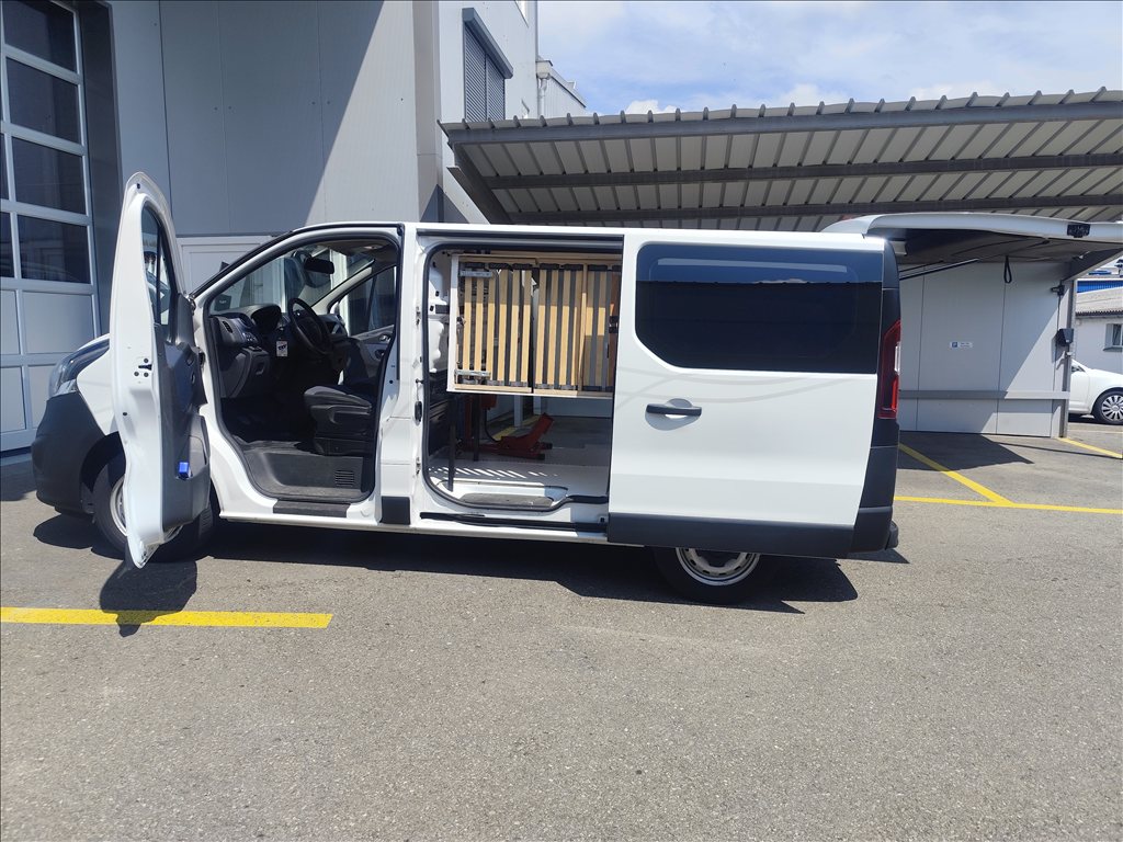 OPEL VIVARO-image-6
