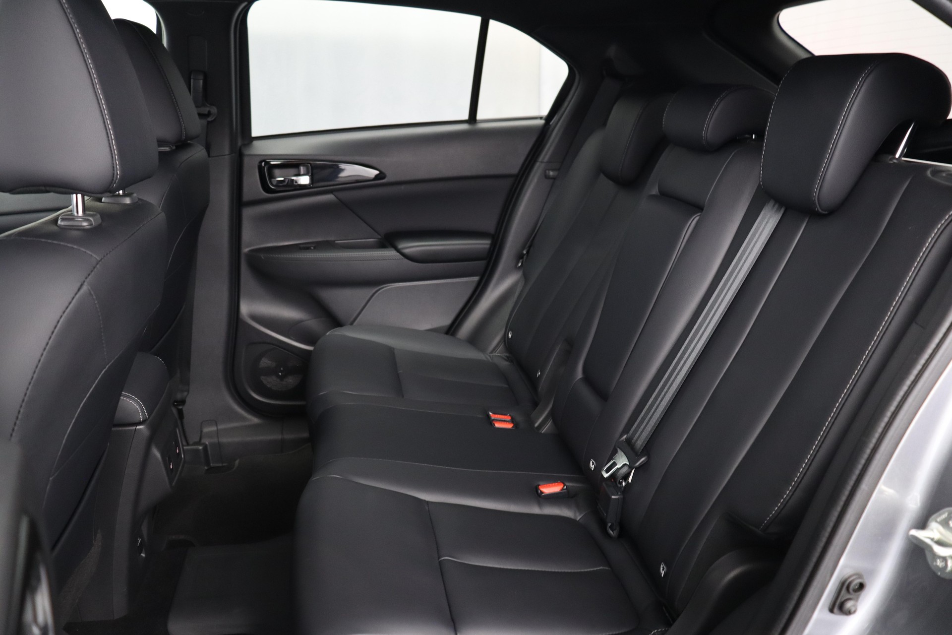 MITSUBISHI Eclipse Cross 2.4 PHEV Instyle 4x4-image-8