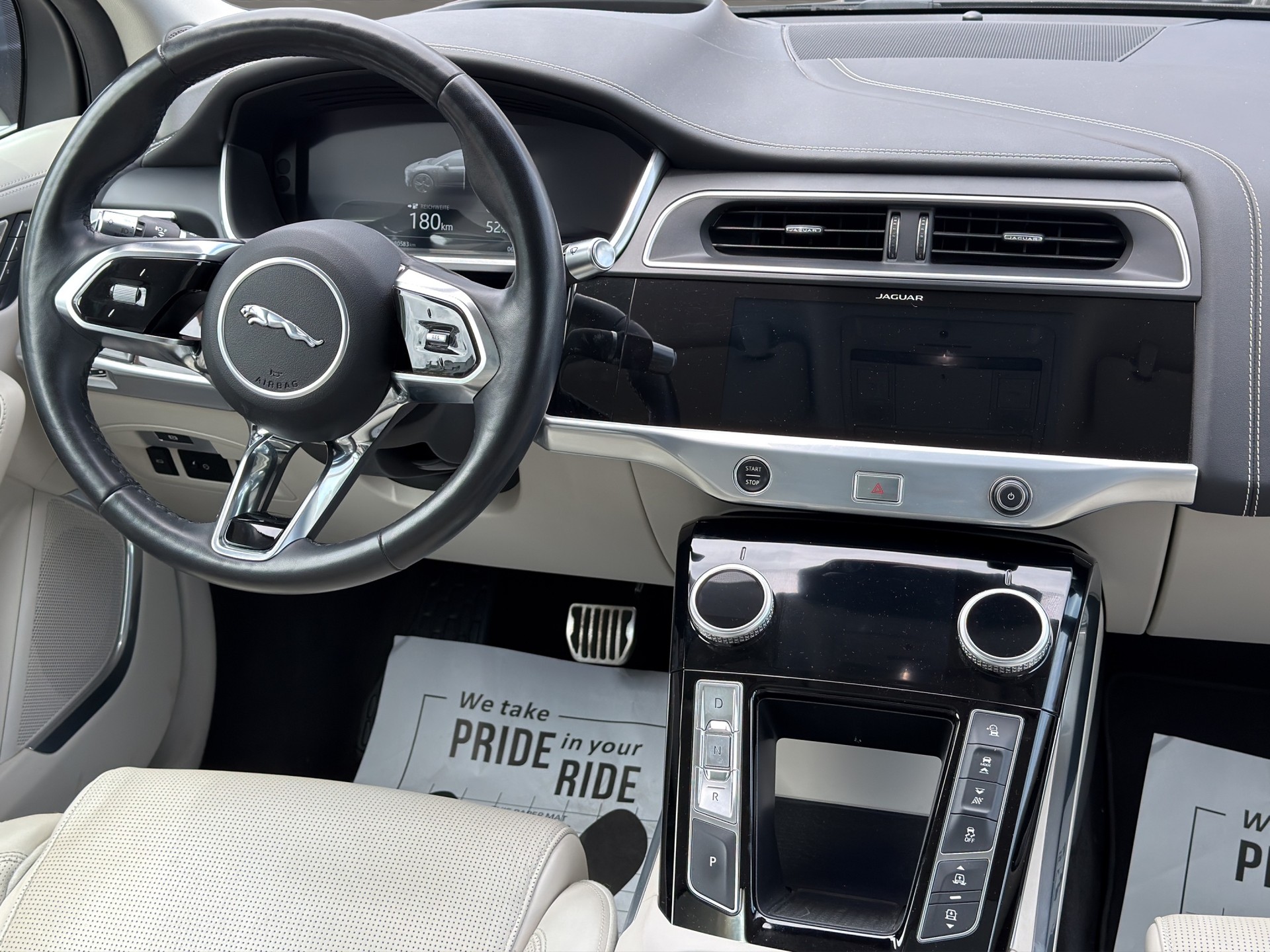 JAGUAR I-Pace EV400 First Edition AWD-image-11