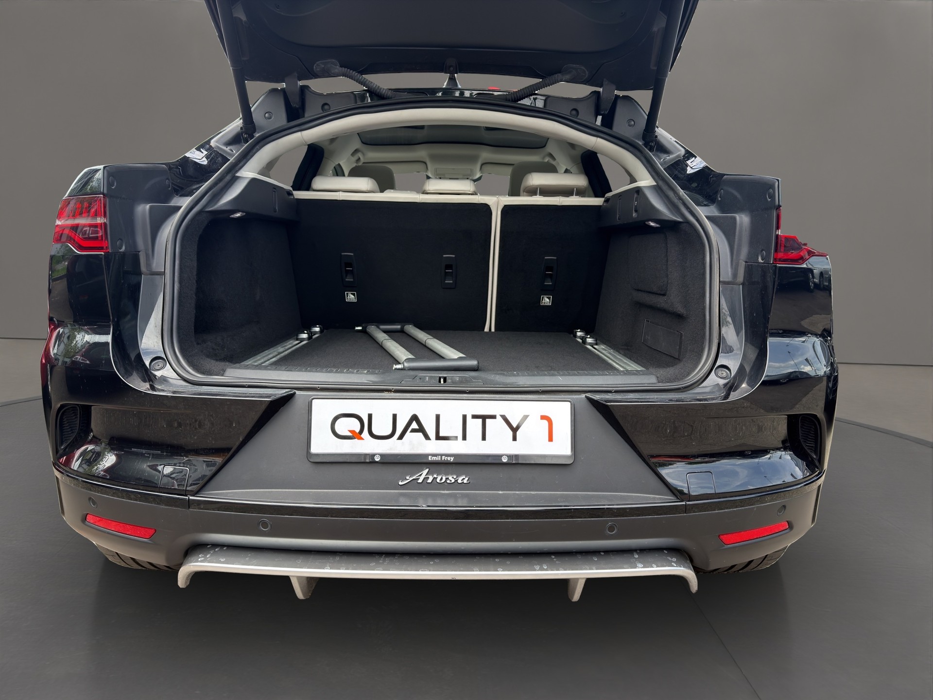 JAGUAR I-Pace EV400 First Edition AWD-image-17