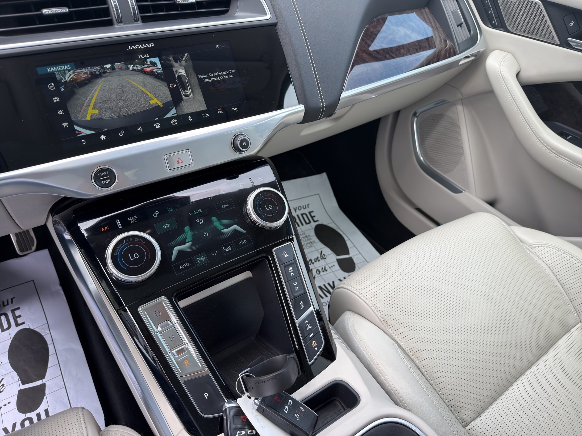 JAGUAR I-Pace EV400 First Edition AWD-image-12