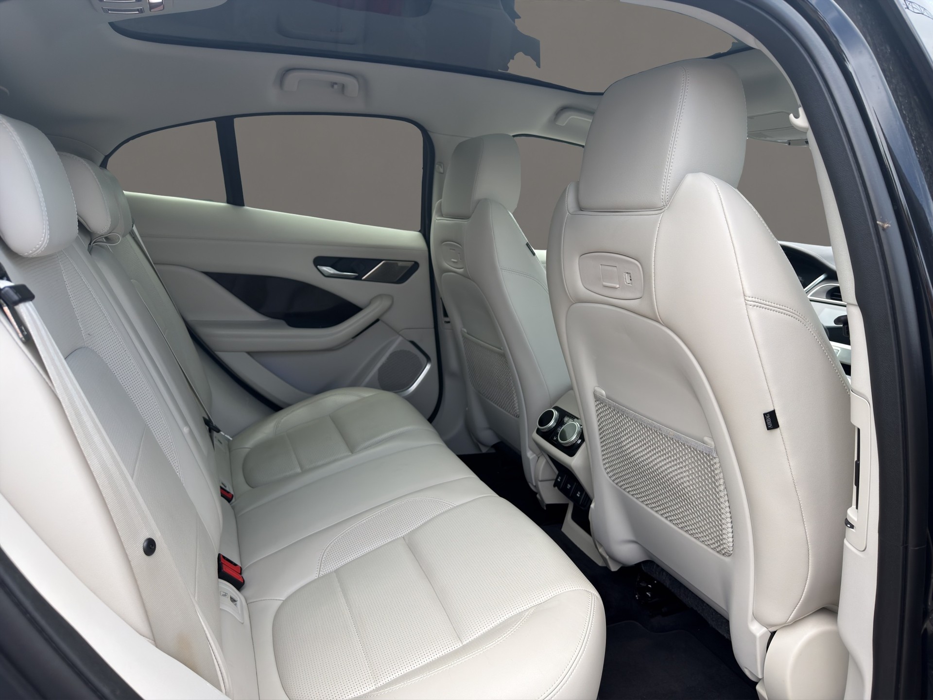 JAGUAR I-Pace EV400 First Edition AWD-image-15