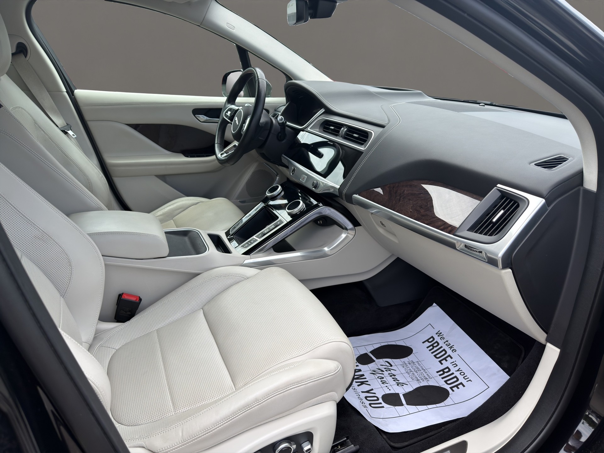JAGUAR I-Pace EV400 First Edition AWD-image-14
