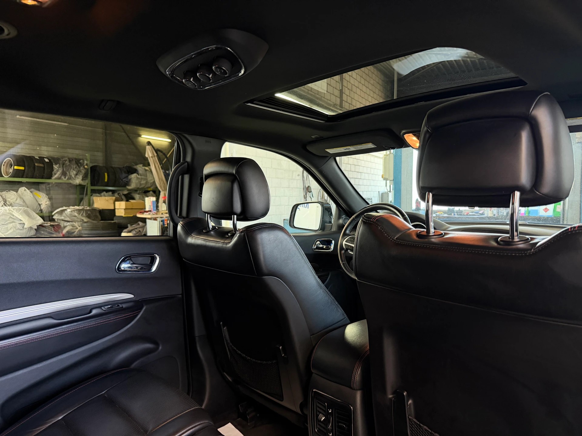 DODGE Durango R/T 5.7 AWD | Frisch MFK | Tiefergelegt | Schiebedach | 7-Plätzer-image-14
