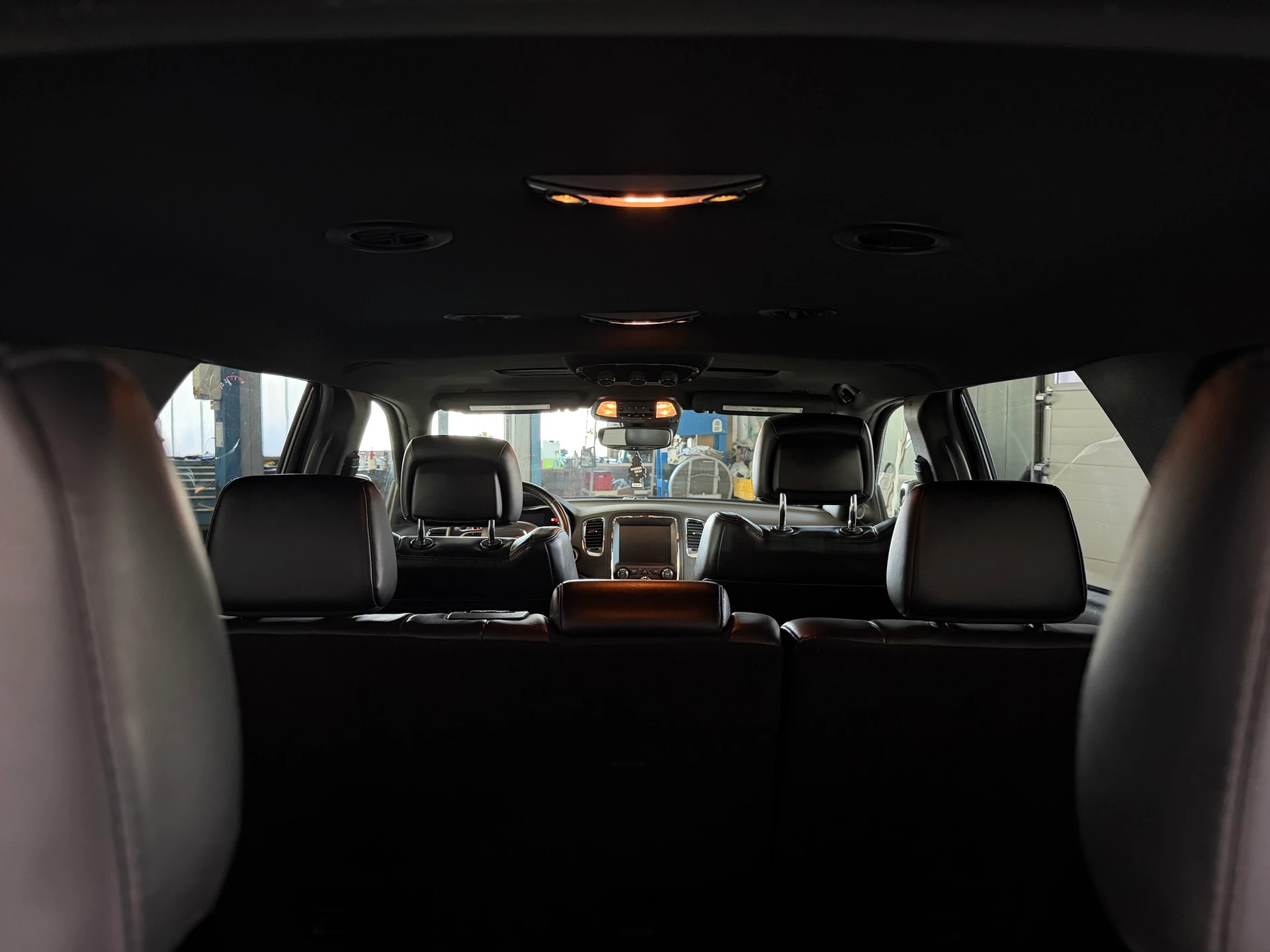 DODGE Durango R/T 5.7 AWD | Frisch MFK | Tiefergelegt | Schiebedach | 7-Plätzer-image-13