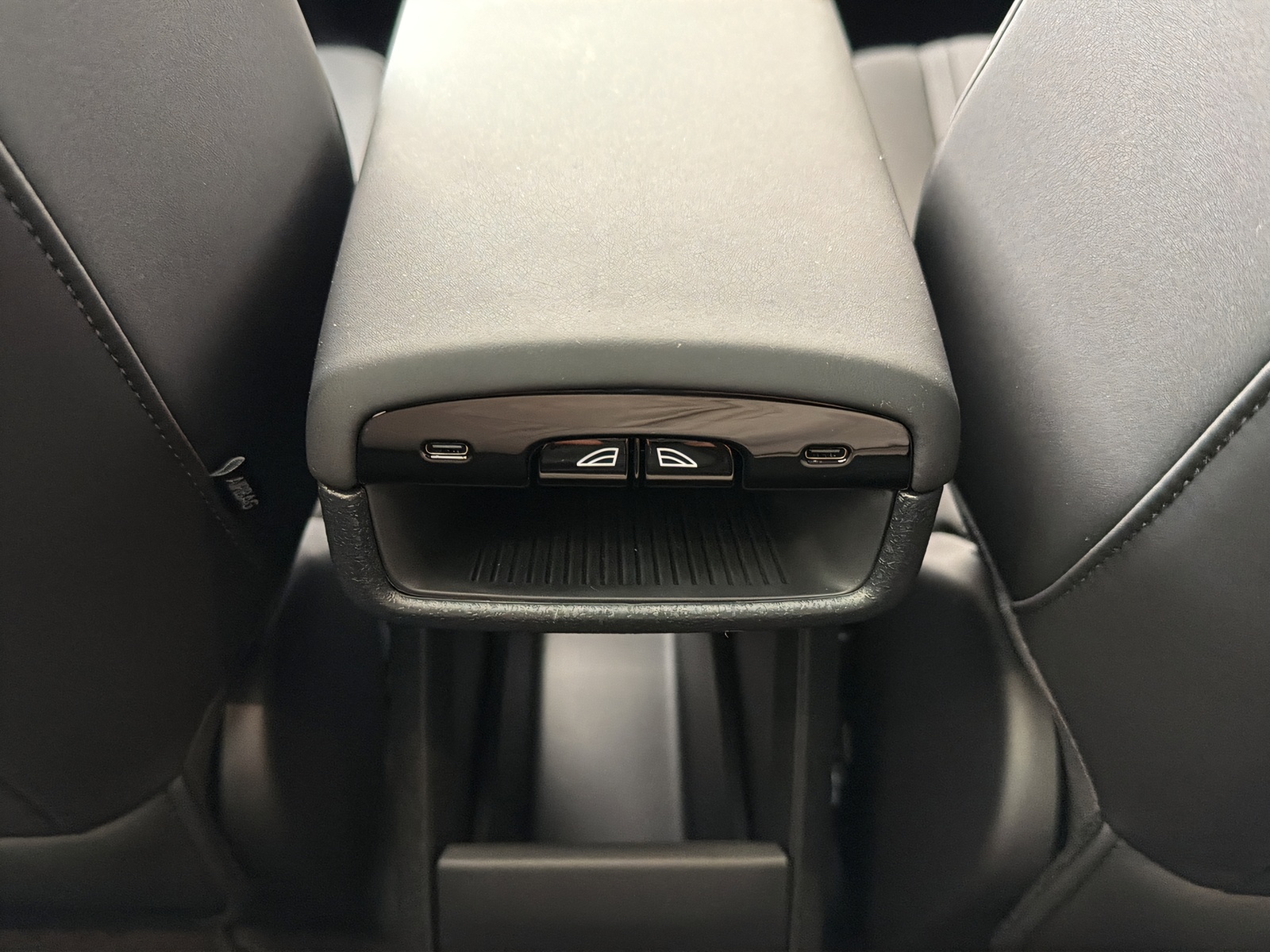 VOLVO EX30 E60 Twin Ultra Performance AWD-image-18