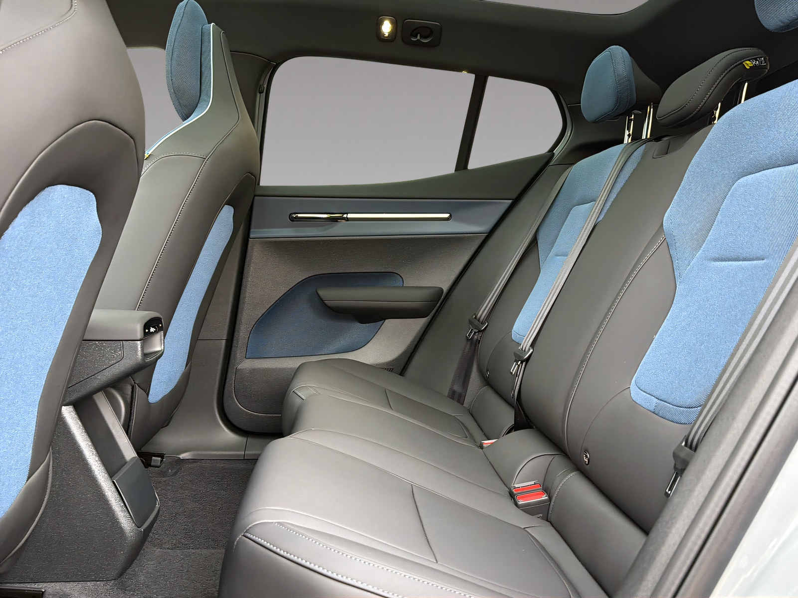 VOLVO EX30 E60 Twin Ultra Performance AWD-image-17